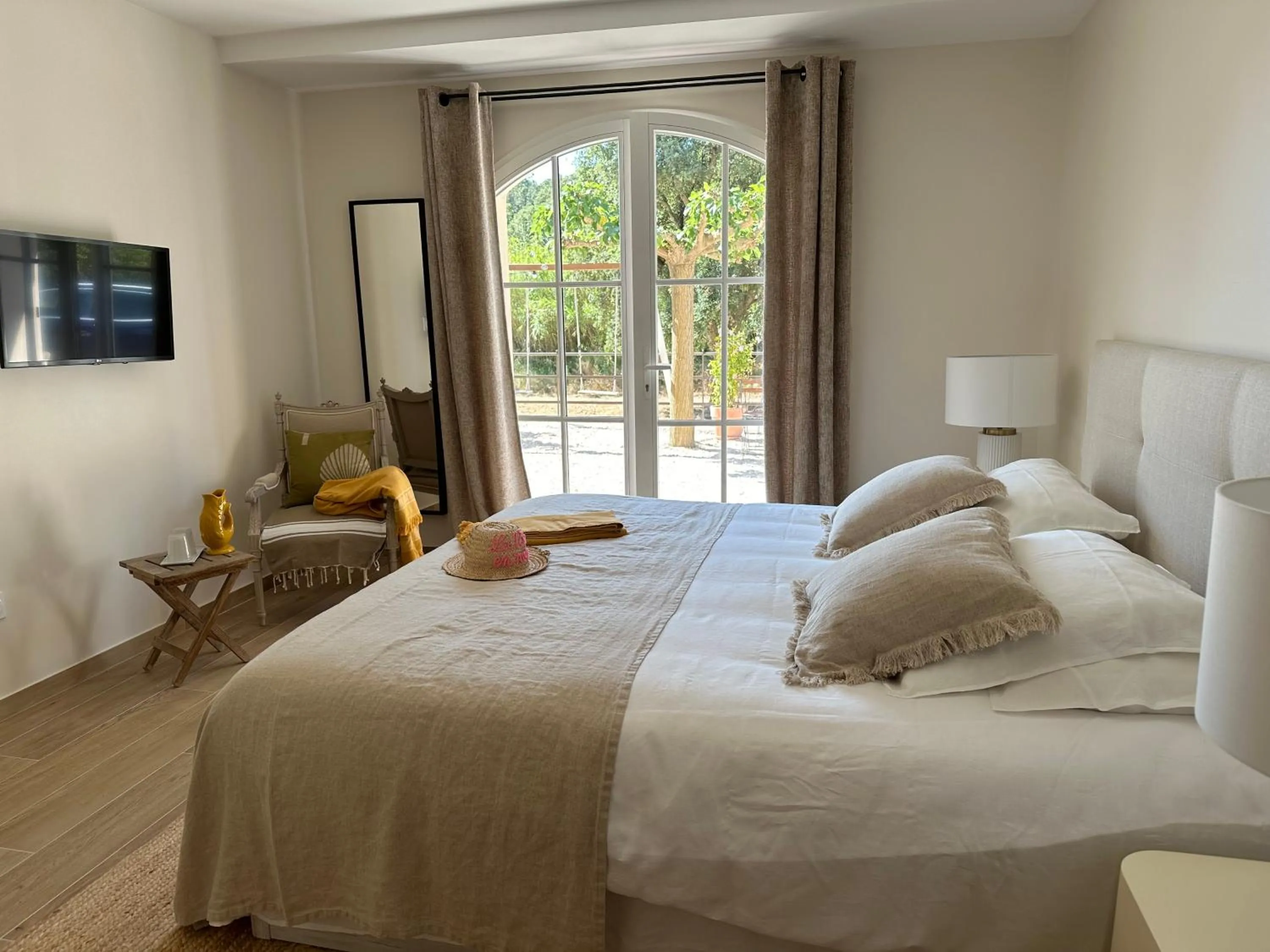 Bedroom, Bed in Le Clos des Sept Palmiers