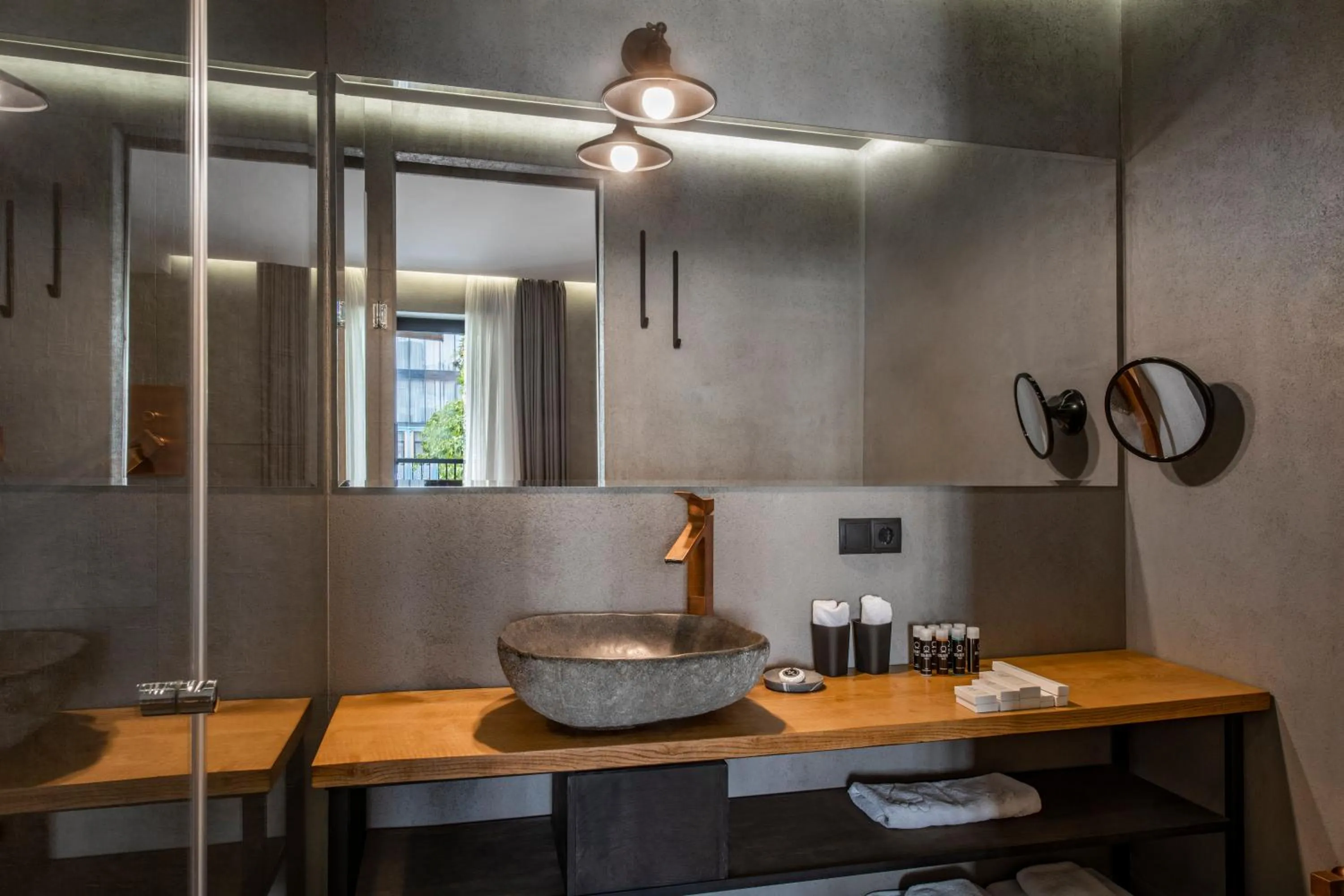 Shower in IOTA Hotel Tbilisi