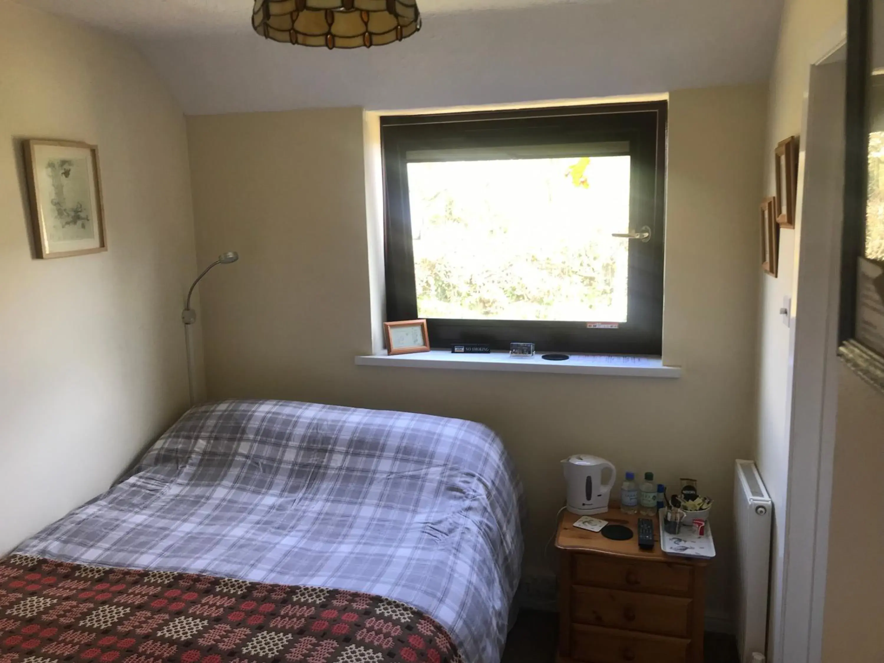 Standard Single Room with Shower - single occupancy in Stoke House Bed and Breakfast Standard Single Room with Shower - single occupancy in Stoke House Bed and Breakfast