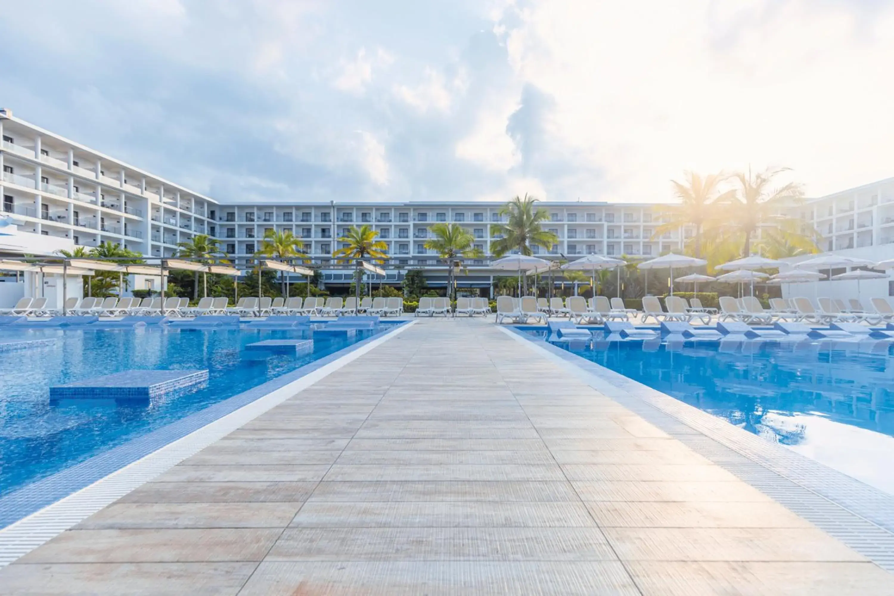 Pool view in Riu Sri Lanka All Inclusive Pool view in Riu Sri Lanka All Inclusive