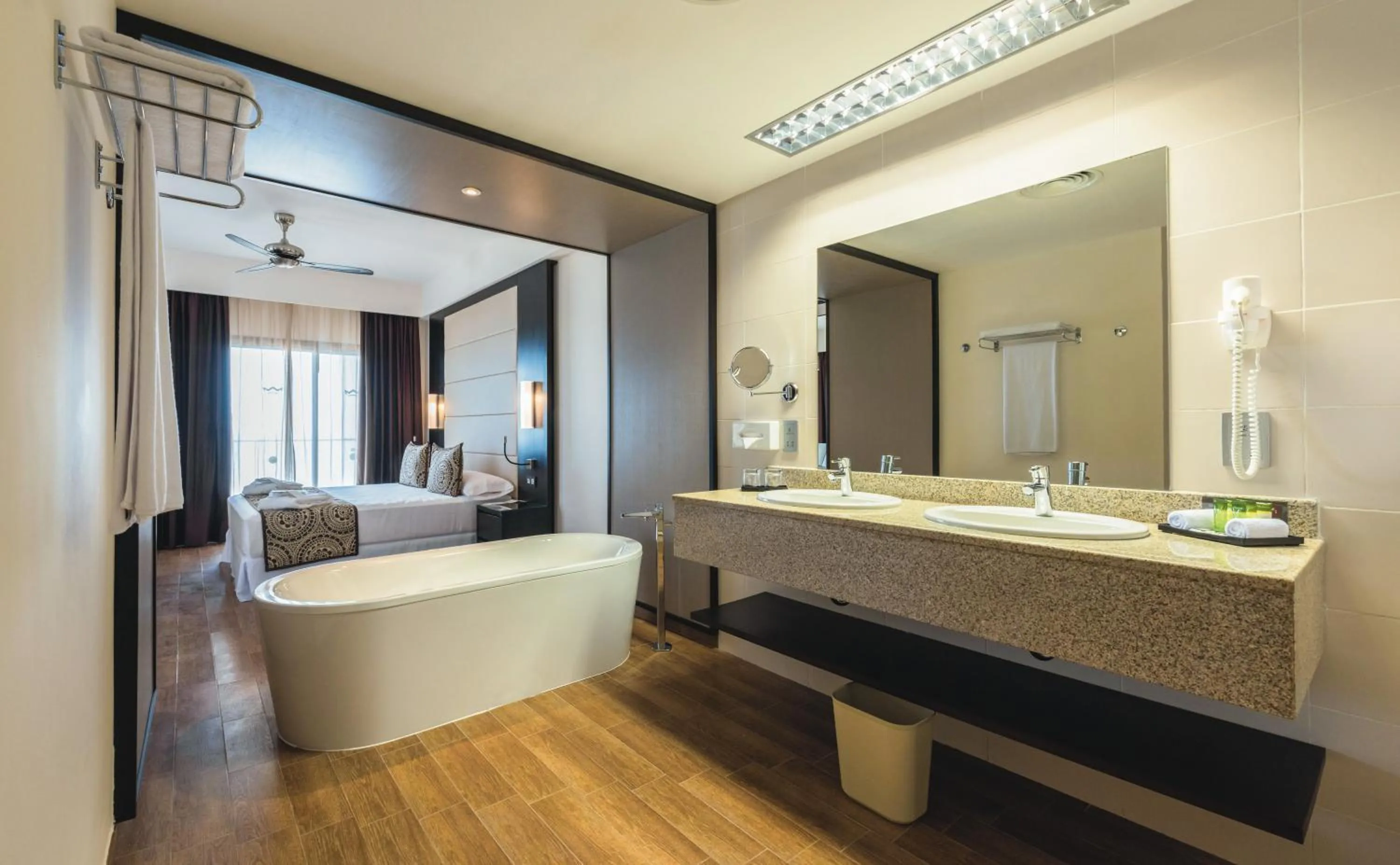 Bathroom, Bed in Riu Sri Lanka All Inclusive