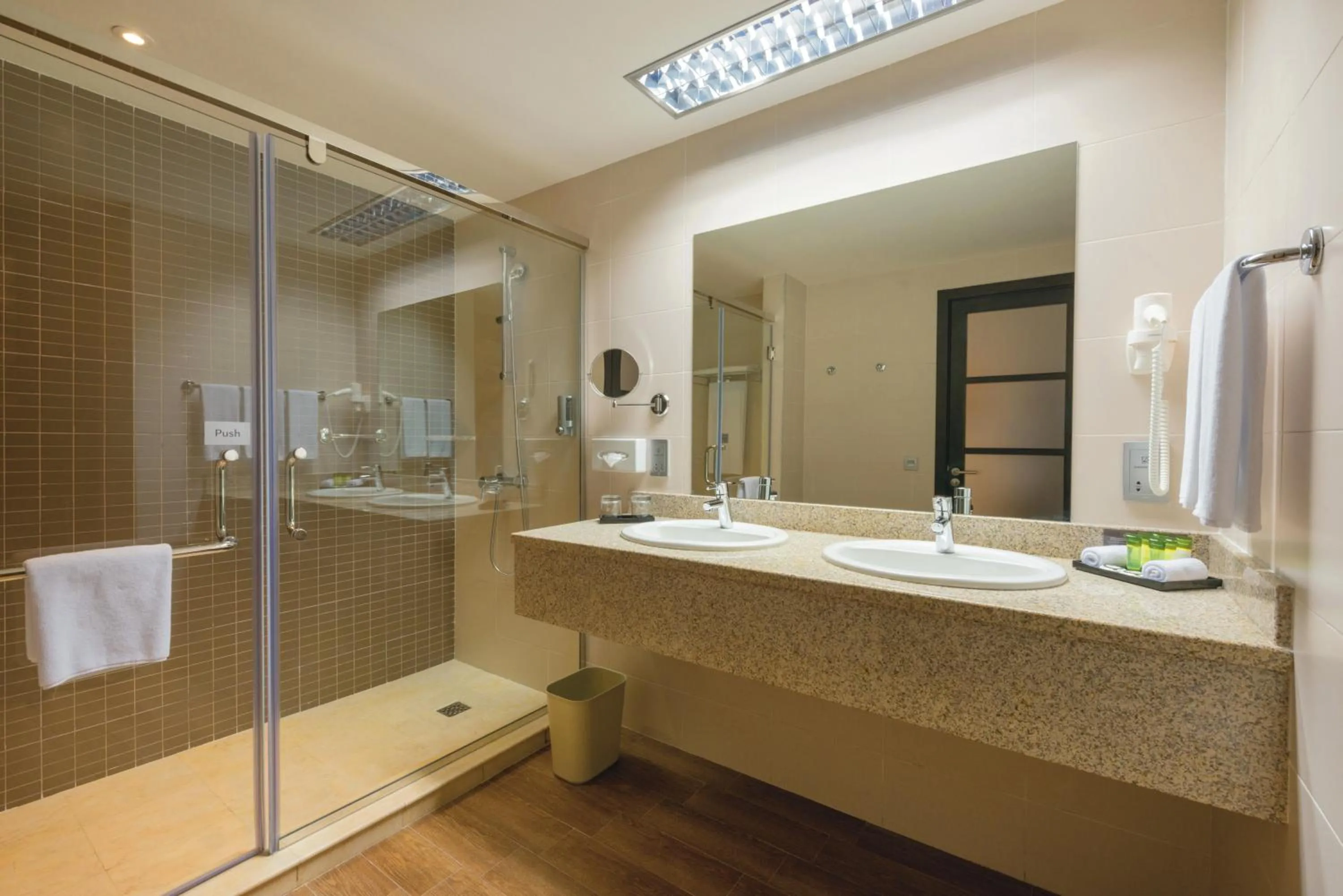 Shower in Riu Sri Lanka All Inclusive