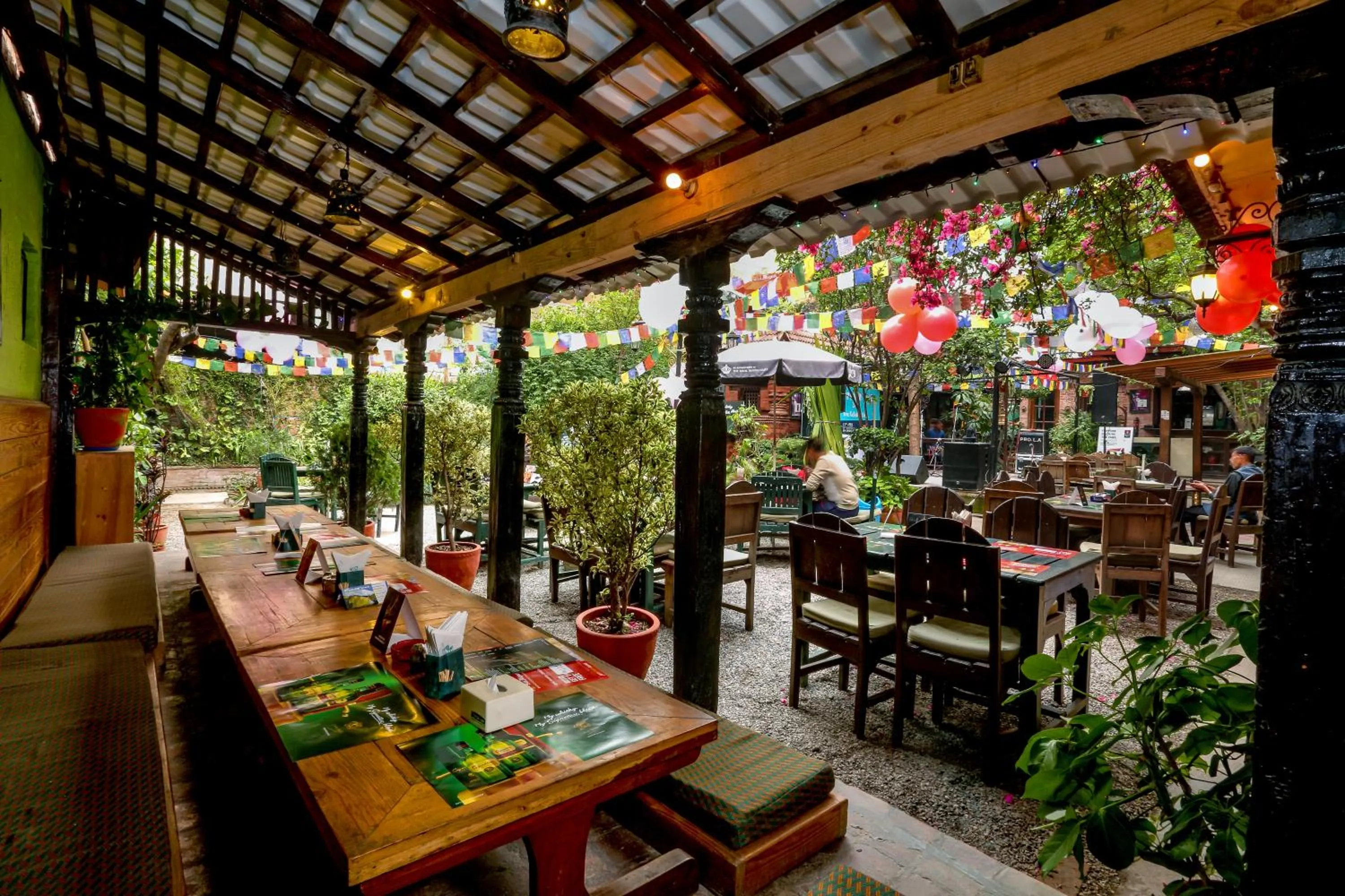 Restaurant/places to eat in Hotel Himalayan Oasis