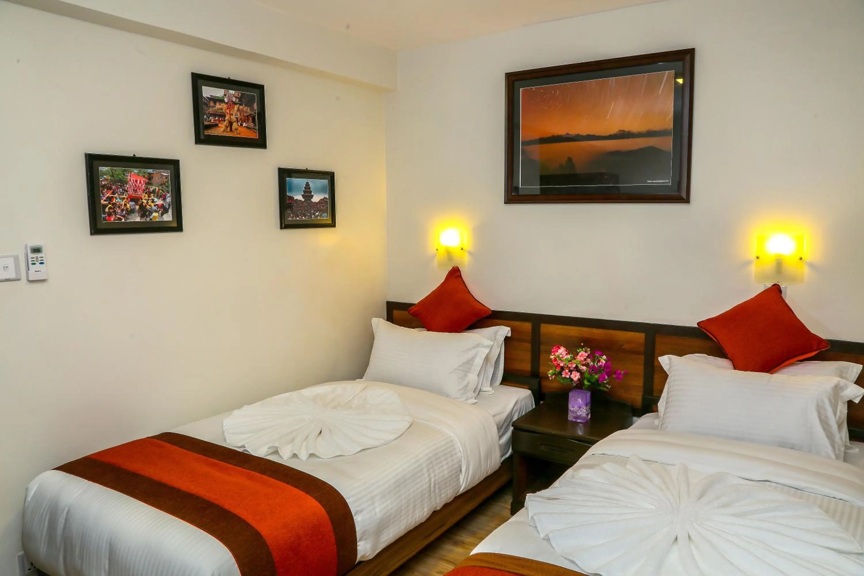 Bedroom, Bed in Hotel Himalayan Oasis