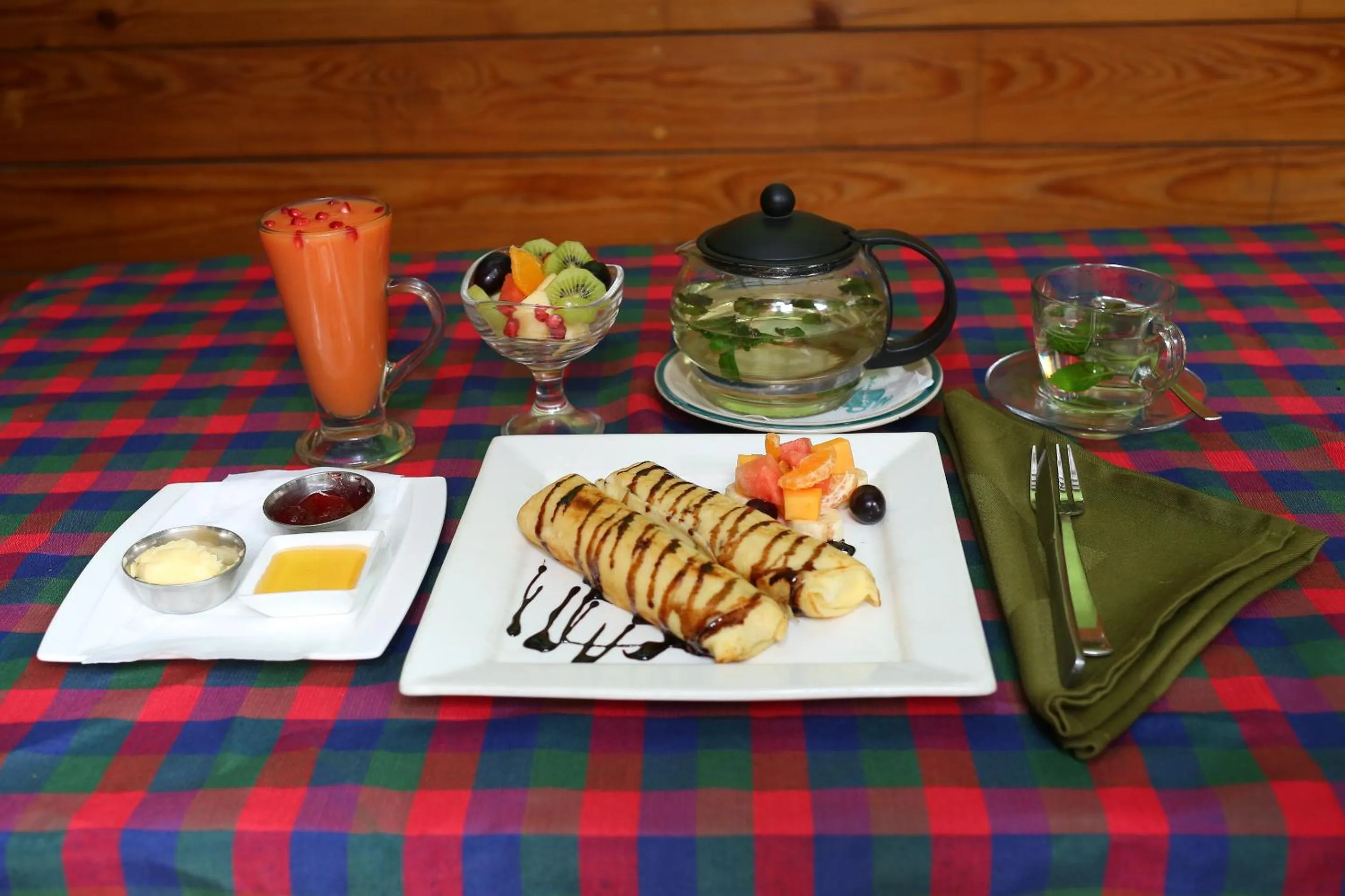 American breakfast in Hotel Himalayan Oasis