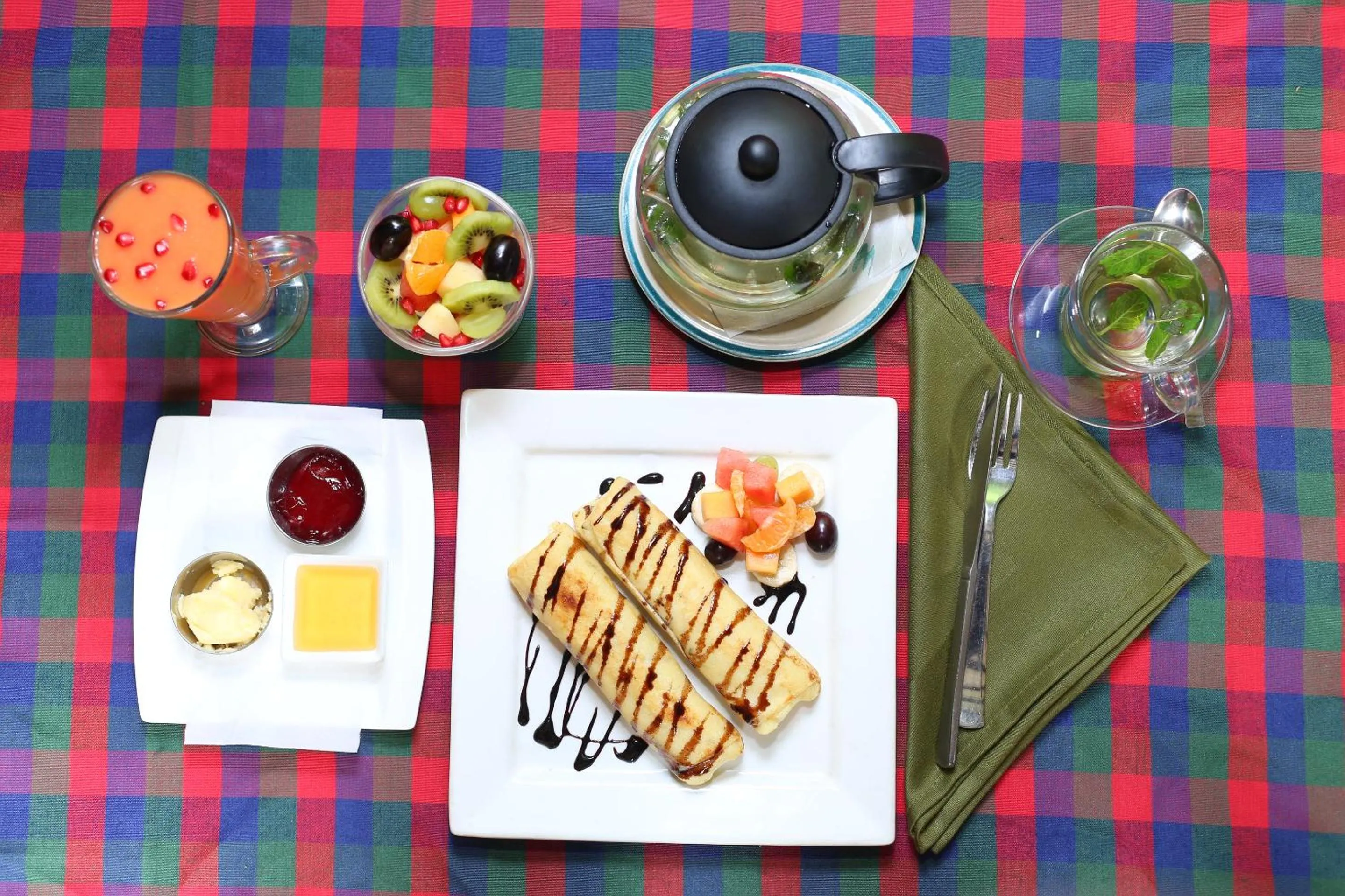 American breakfast in Hotel Himalayan Oasis