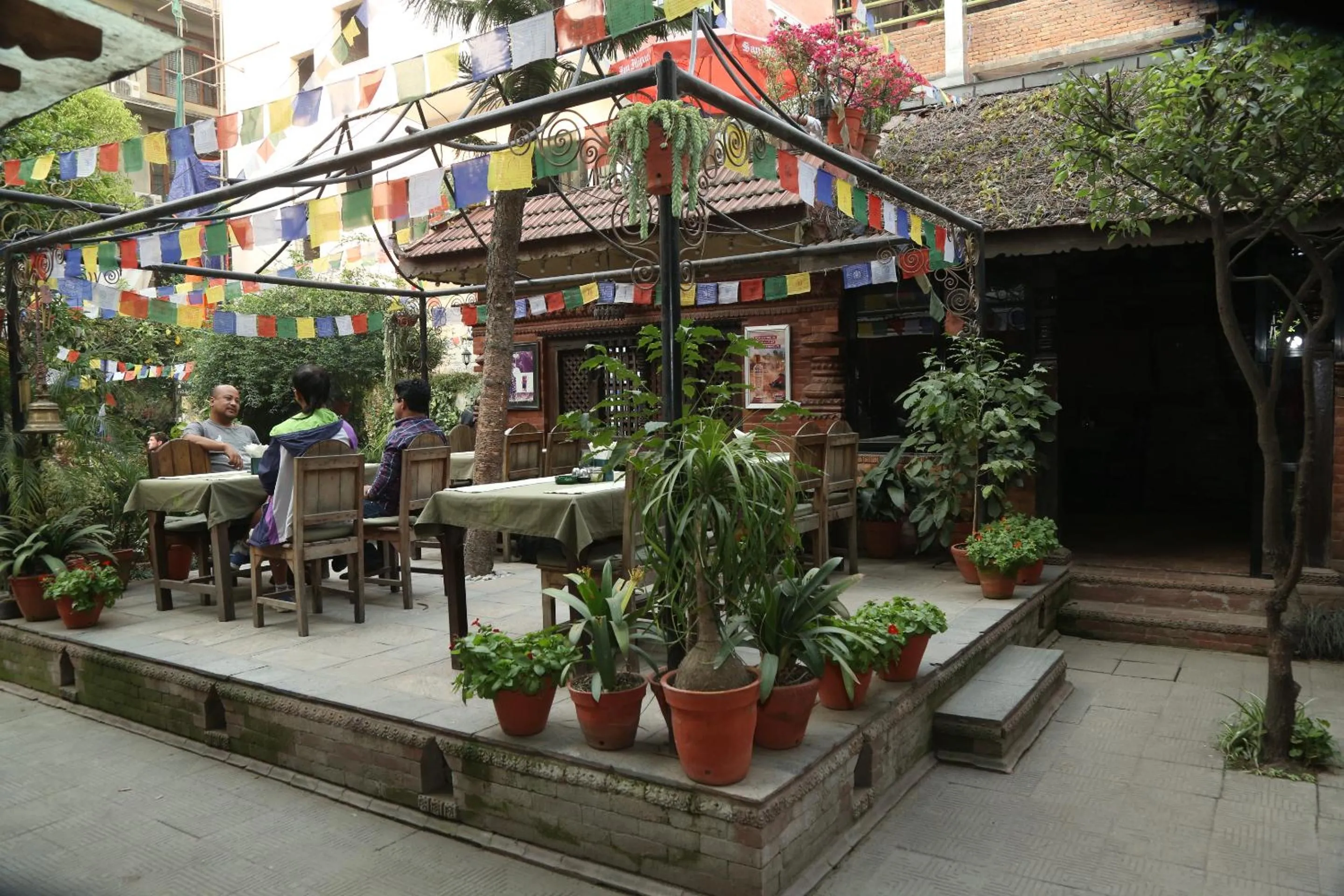 Restaurant/places to eat in Hotel Himalayan Oasis