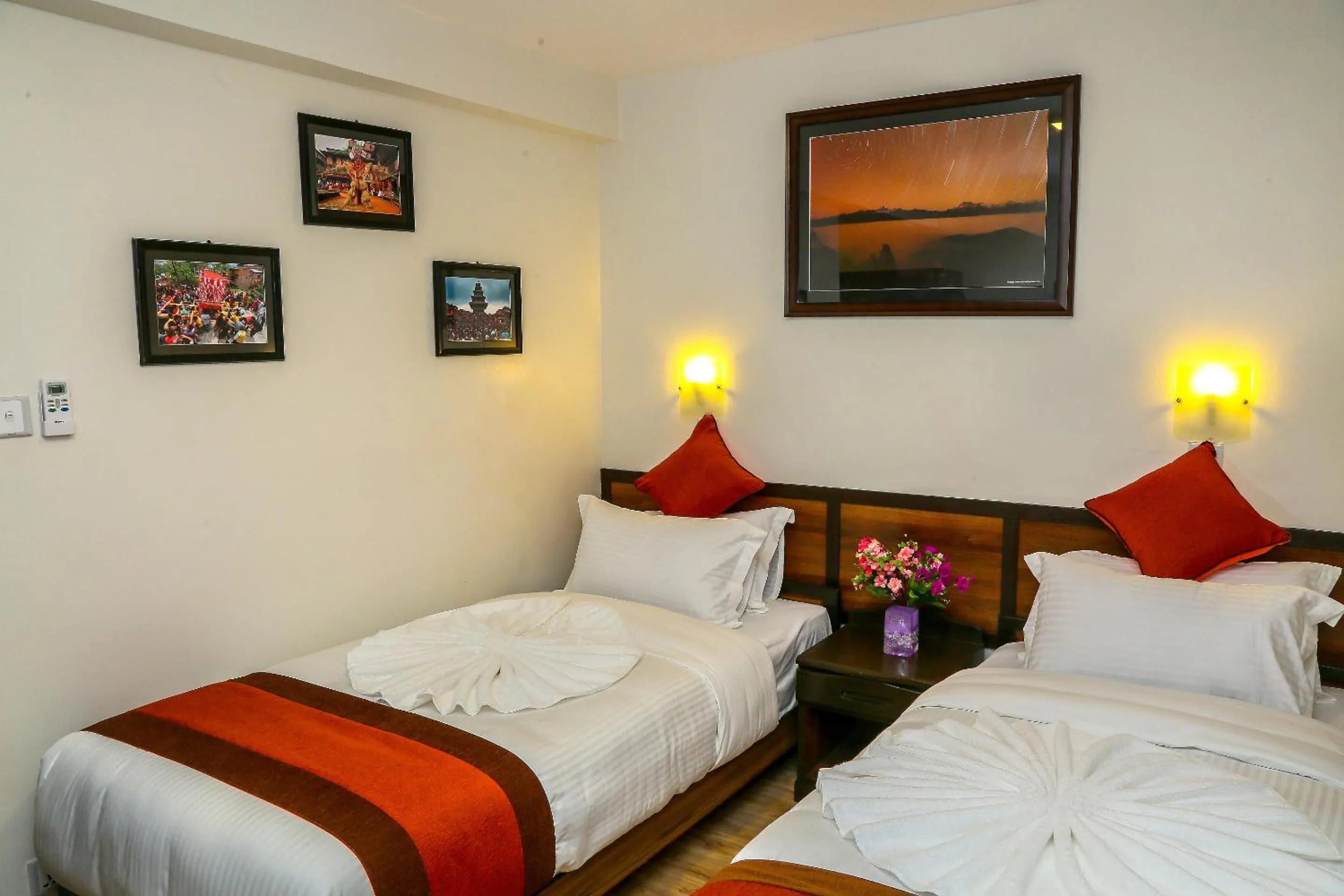 Photo of the whole room, Bed in Hotel Himalayan Oasis