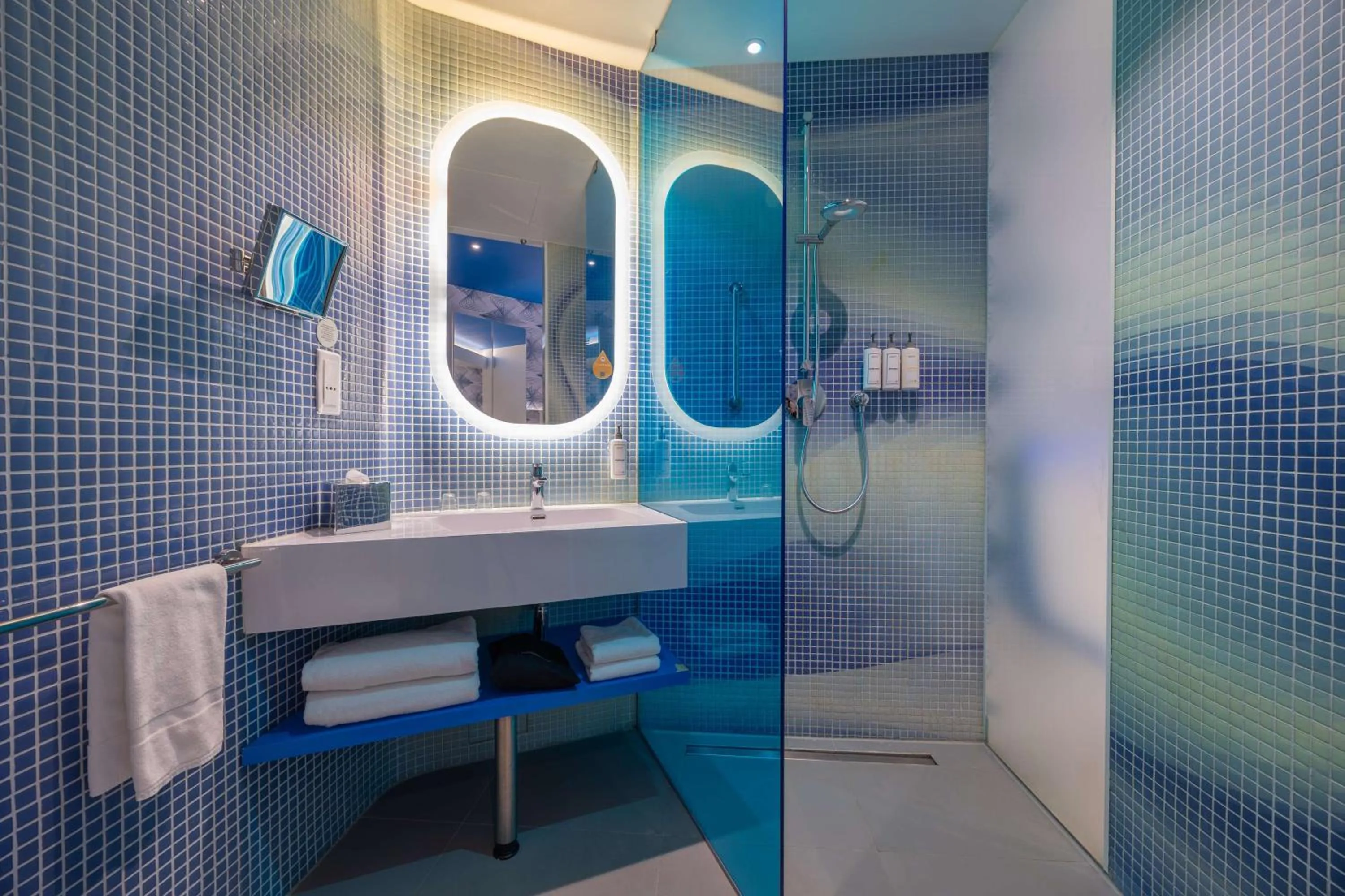 Bathroom in Park Inn by Radisson Amsterdam City West