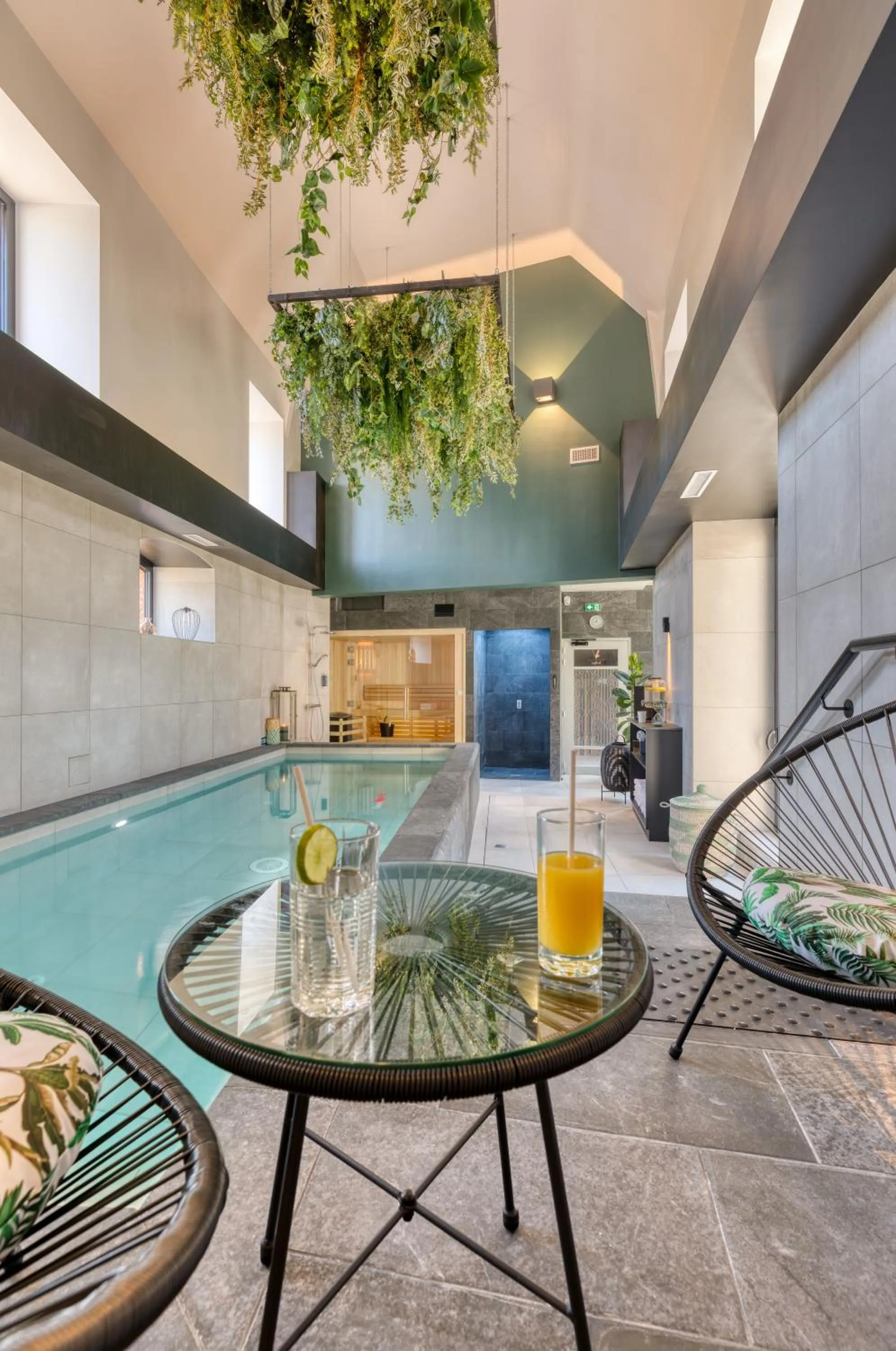 Swimming pool in Brit Hotel Les Voyageurs