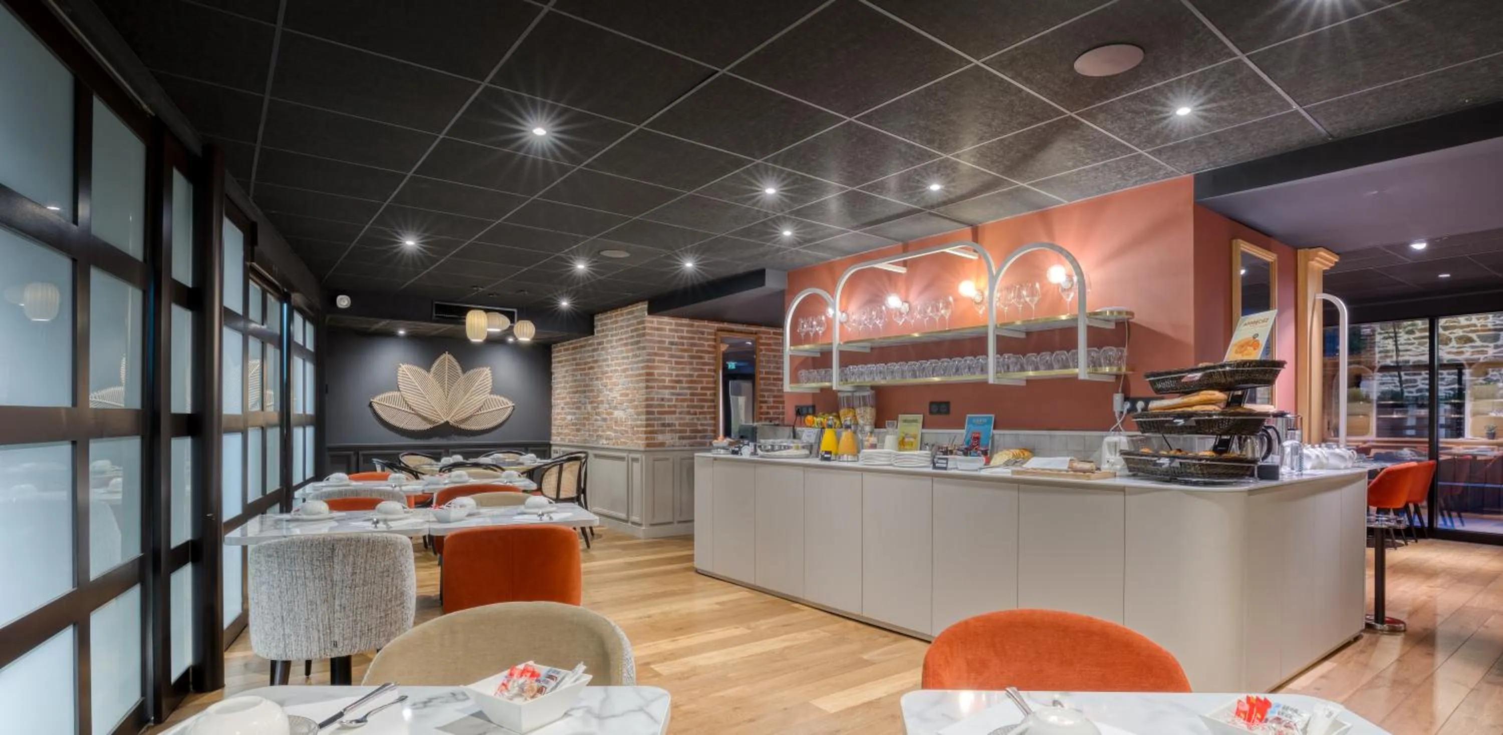 Restaurant/places to eat in Brit Hotel Les Voyageurs