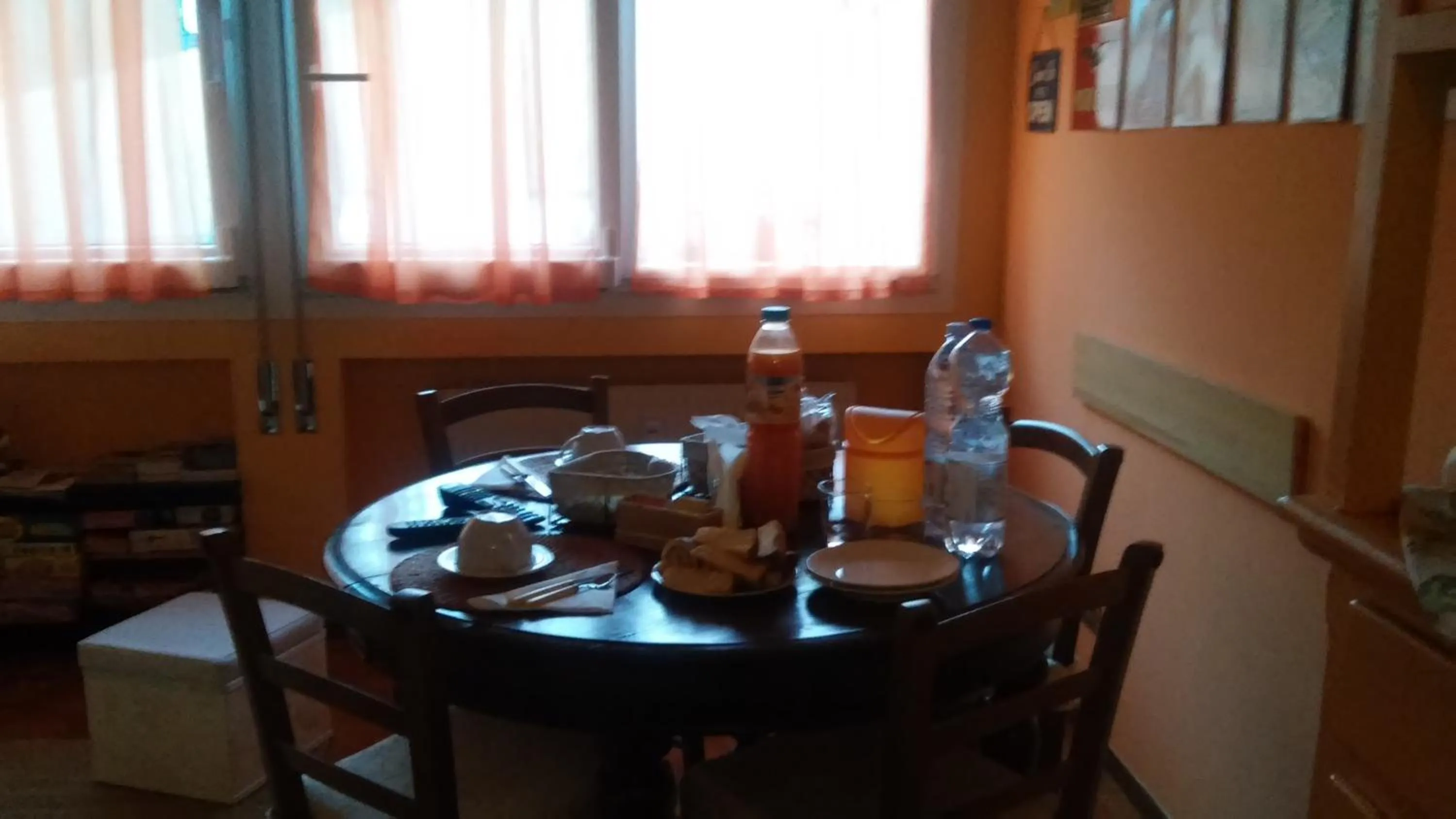 Food and drinks in Orange House