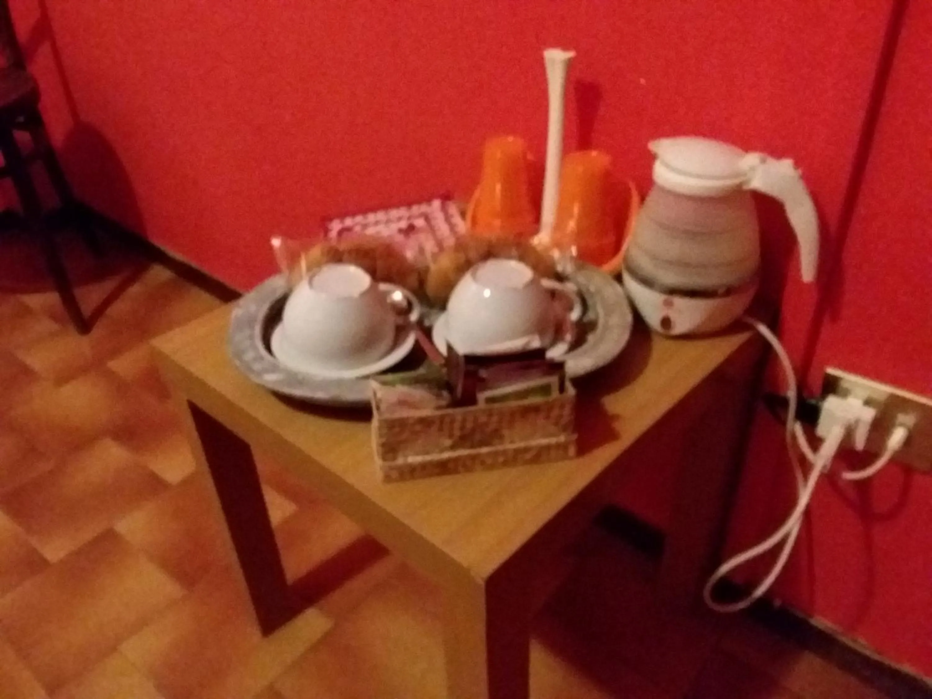 Coffee/tea facilities in Orange House