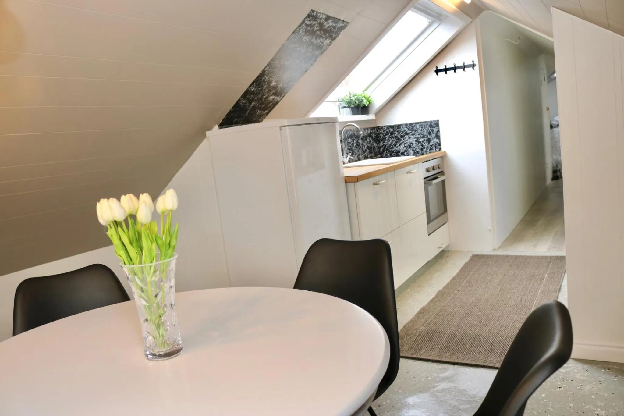 Communal kitchen in Miðhraun - Lava resort & Restaurant