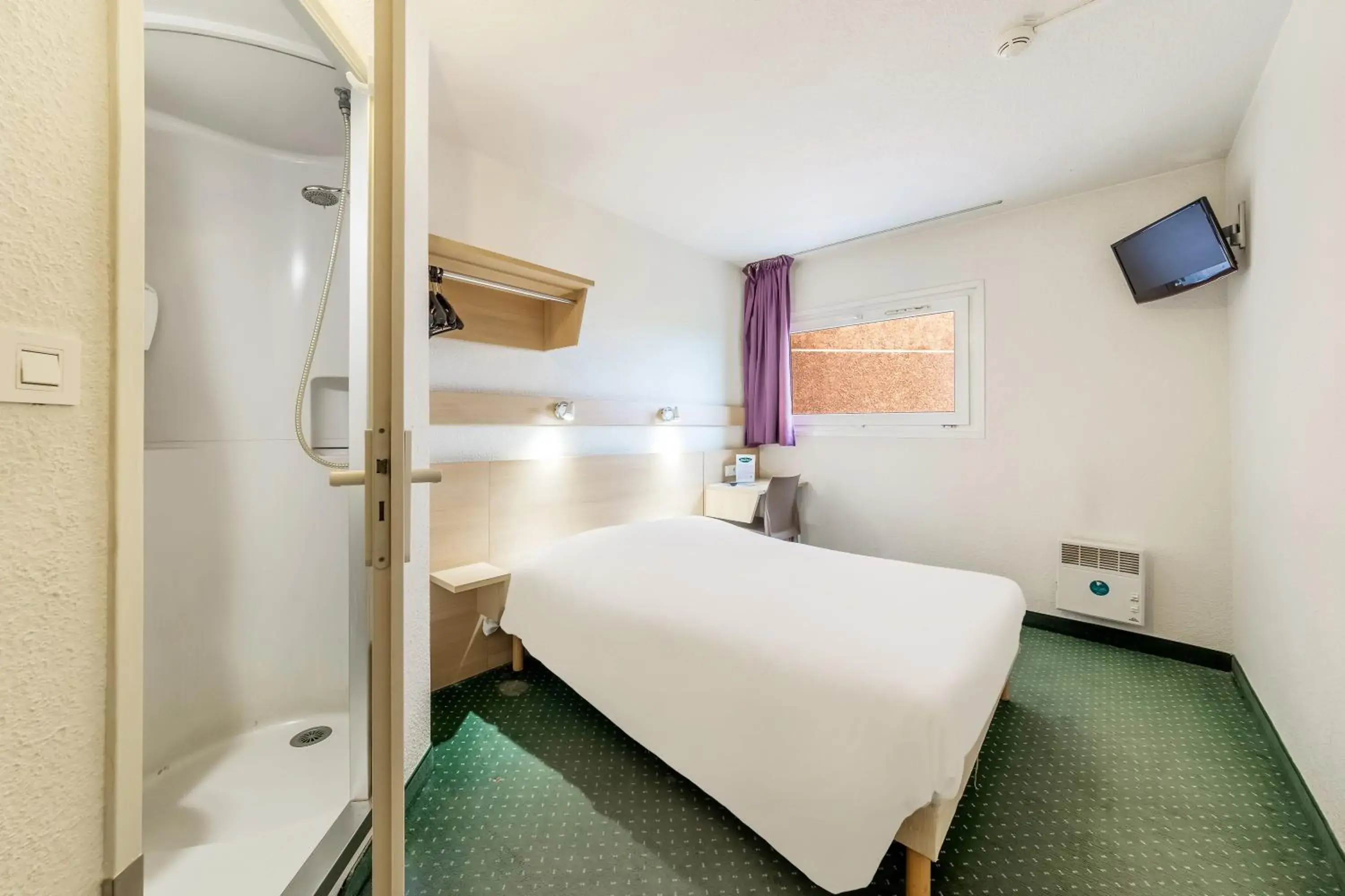 Bed in Mister Bed Chambray Les Tours Bed in Mister Bed Chambray Les Tours