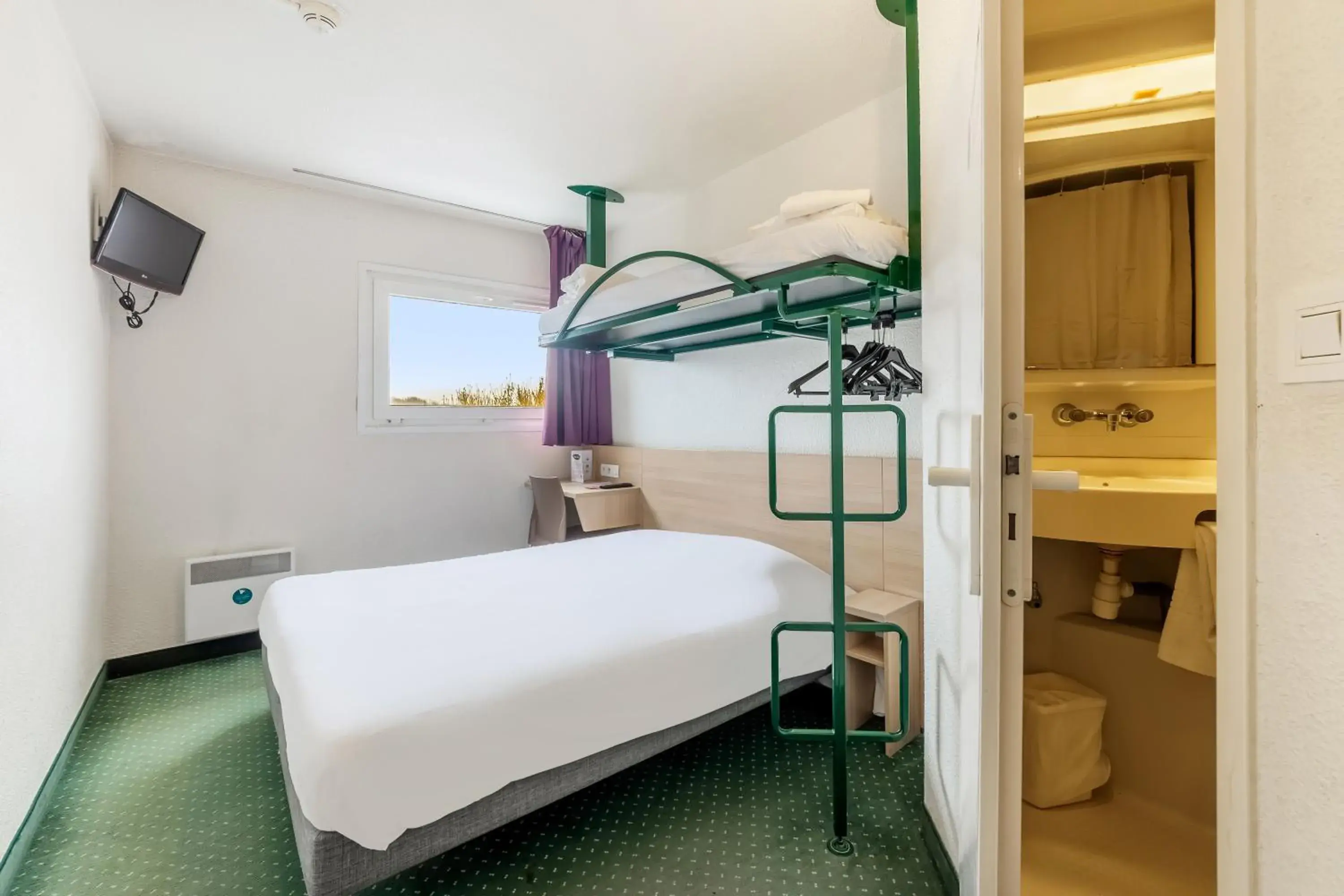 Bed in Mister Bed Chambray Les Tours Bed in Mister Bed Chambray Les Tours