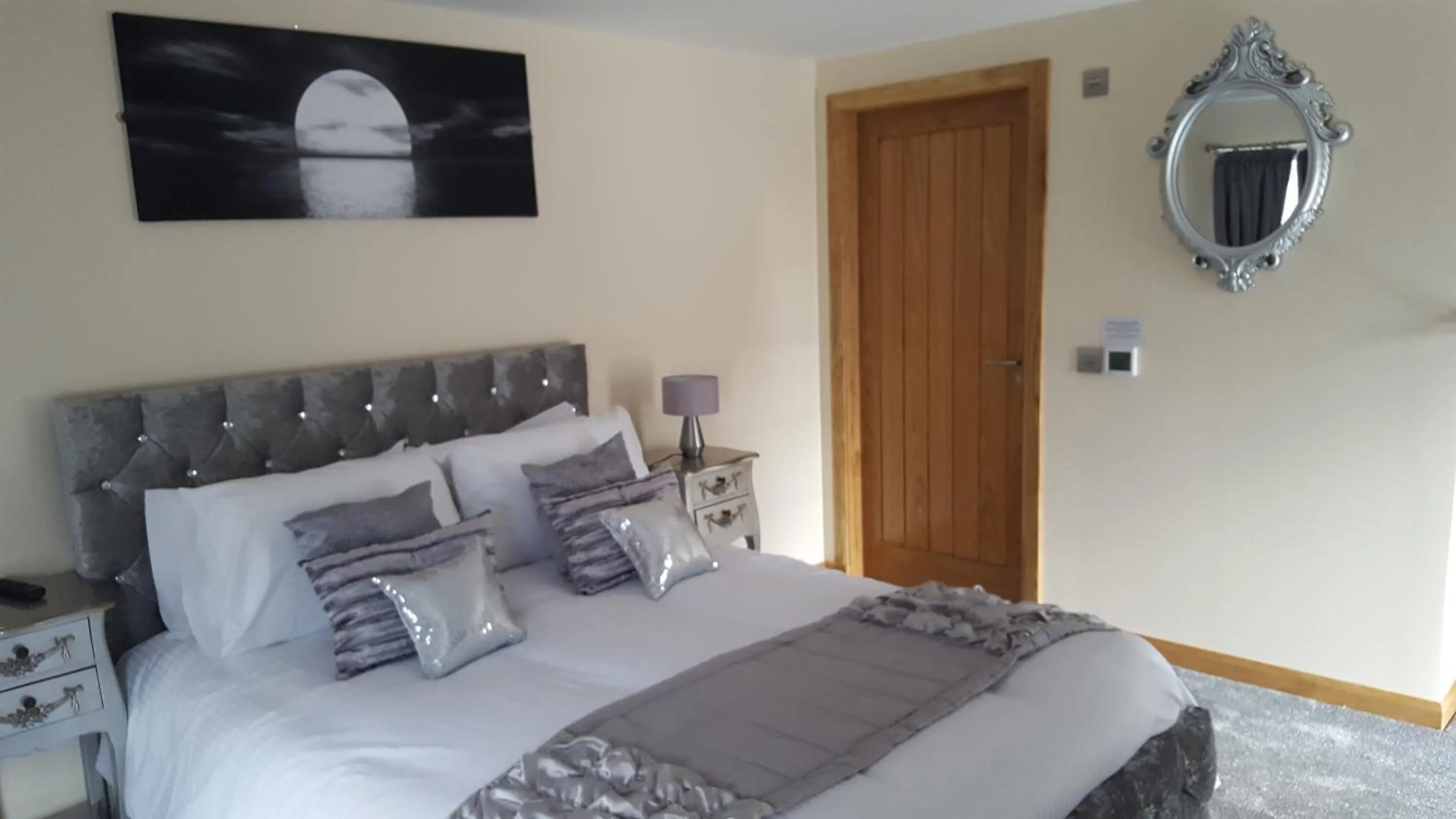Bathroom, Bed in Star Inn Rooms