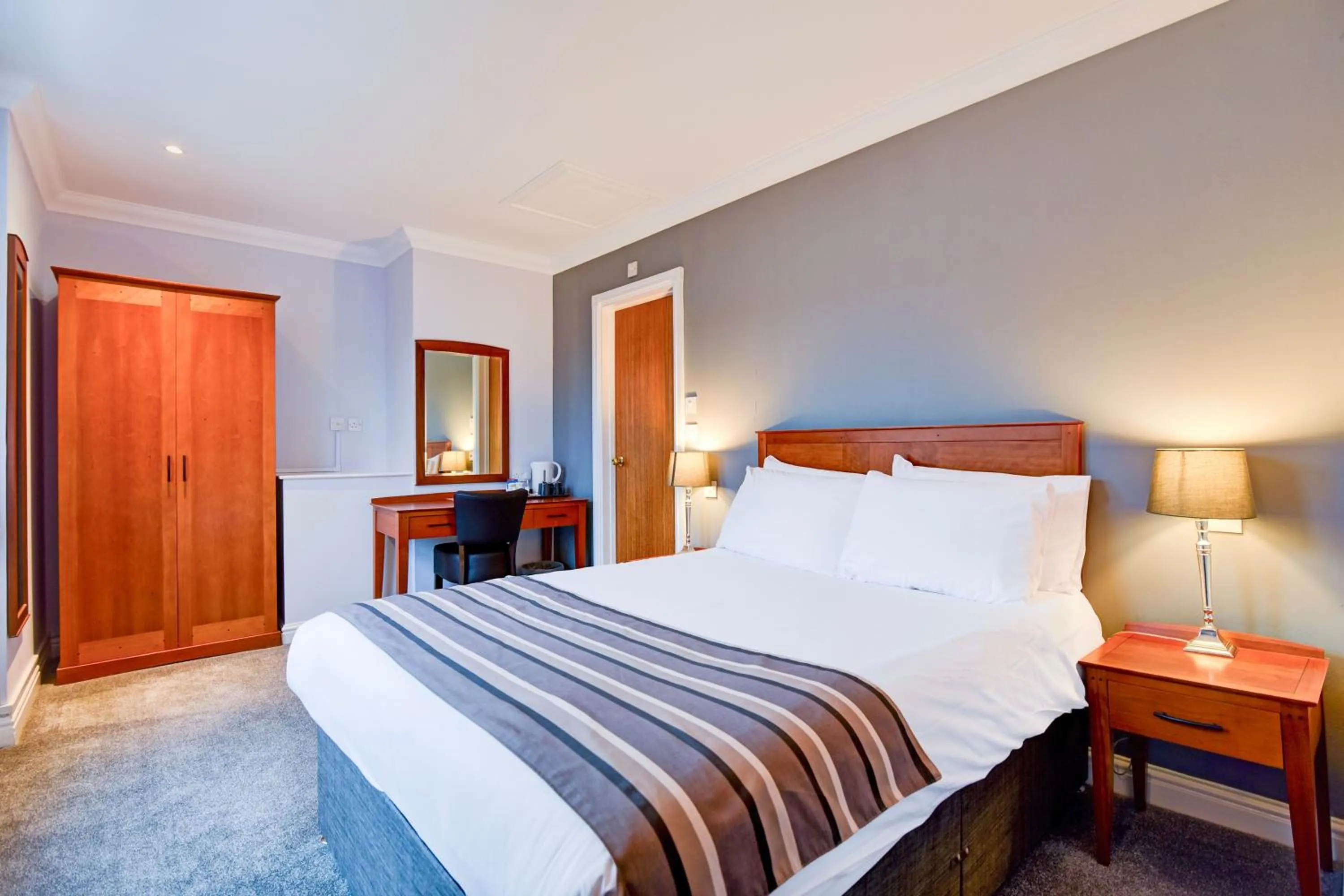 Bedroom, Bed in Aston Court Derby City Centre by Belvilla