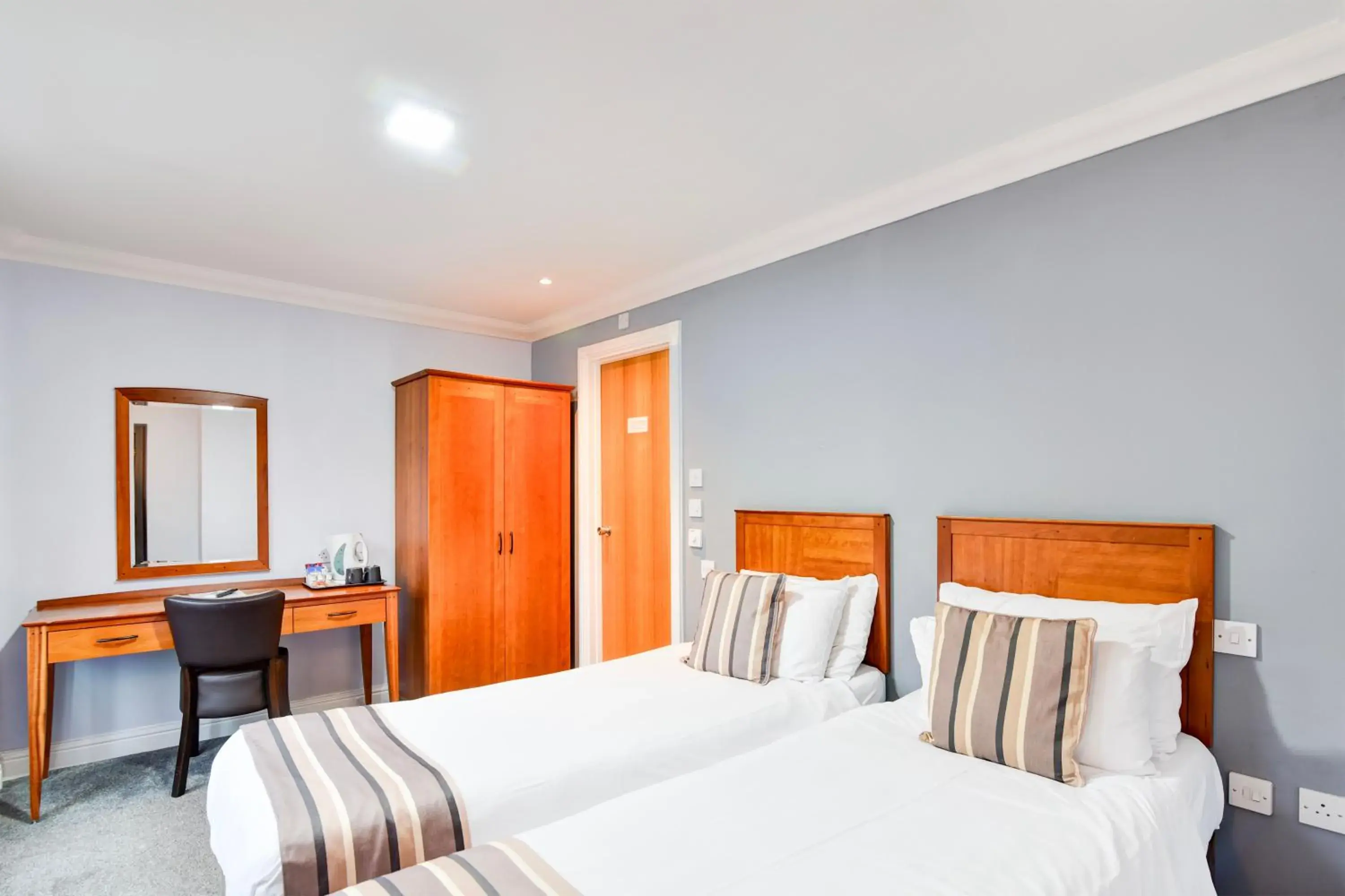 Twin Room - Disability Access in Aston Court Derby City Centre by Belvilla Twin Room - Disability Access in Aston Court Derby City Centre by Belvilla