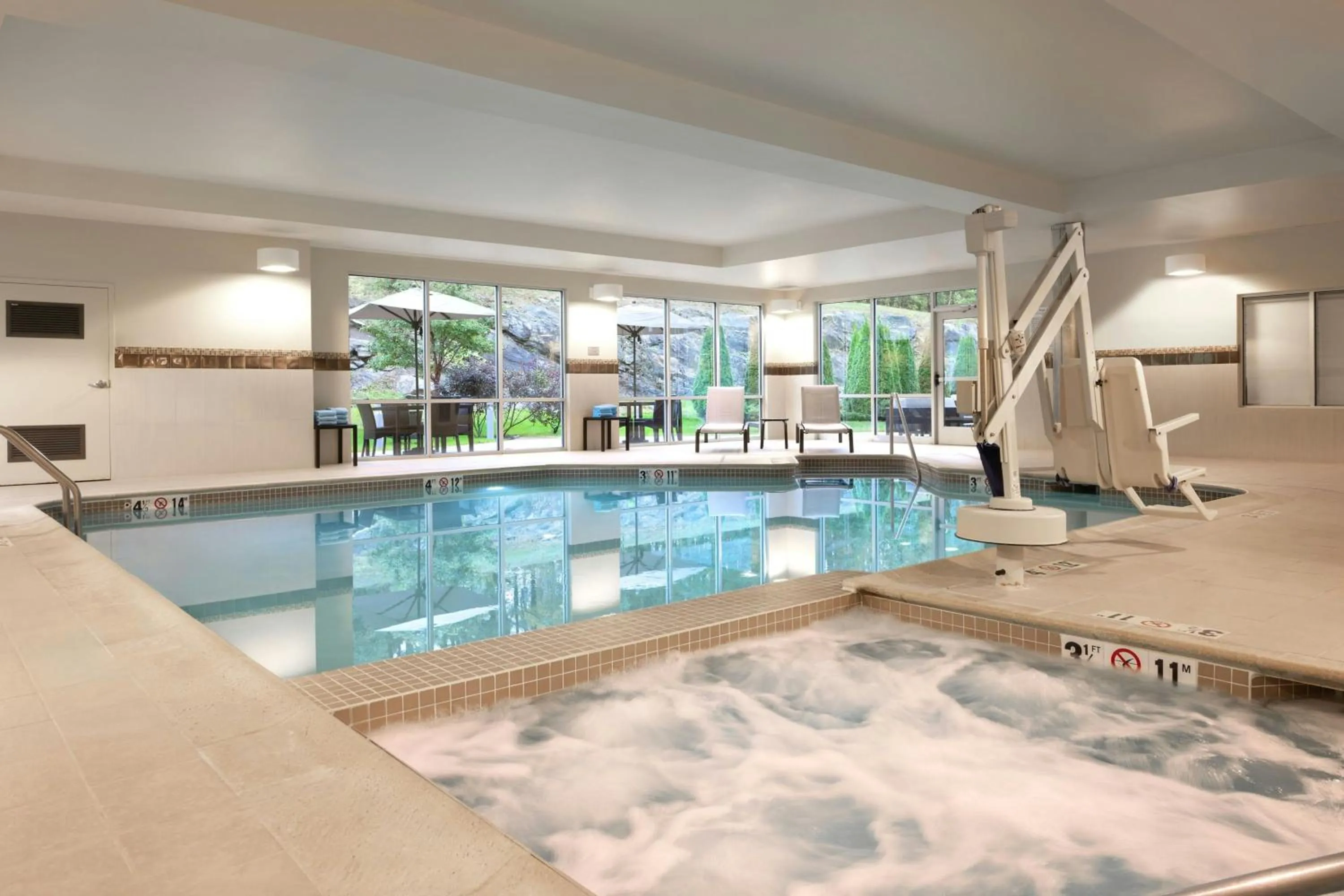 Swimming pool in Courtyard by Marriott Lenox Berkshires