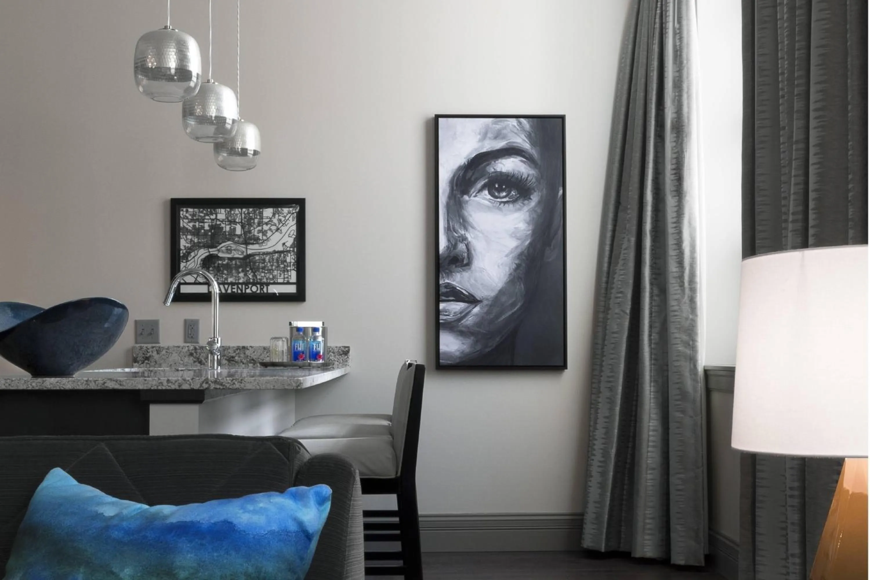 Photo of the whole room in The Current Iowa, Autograph Collection