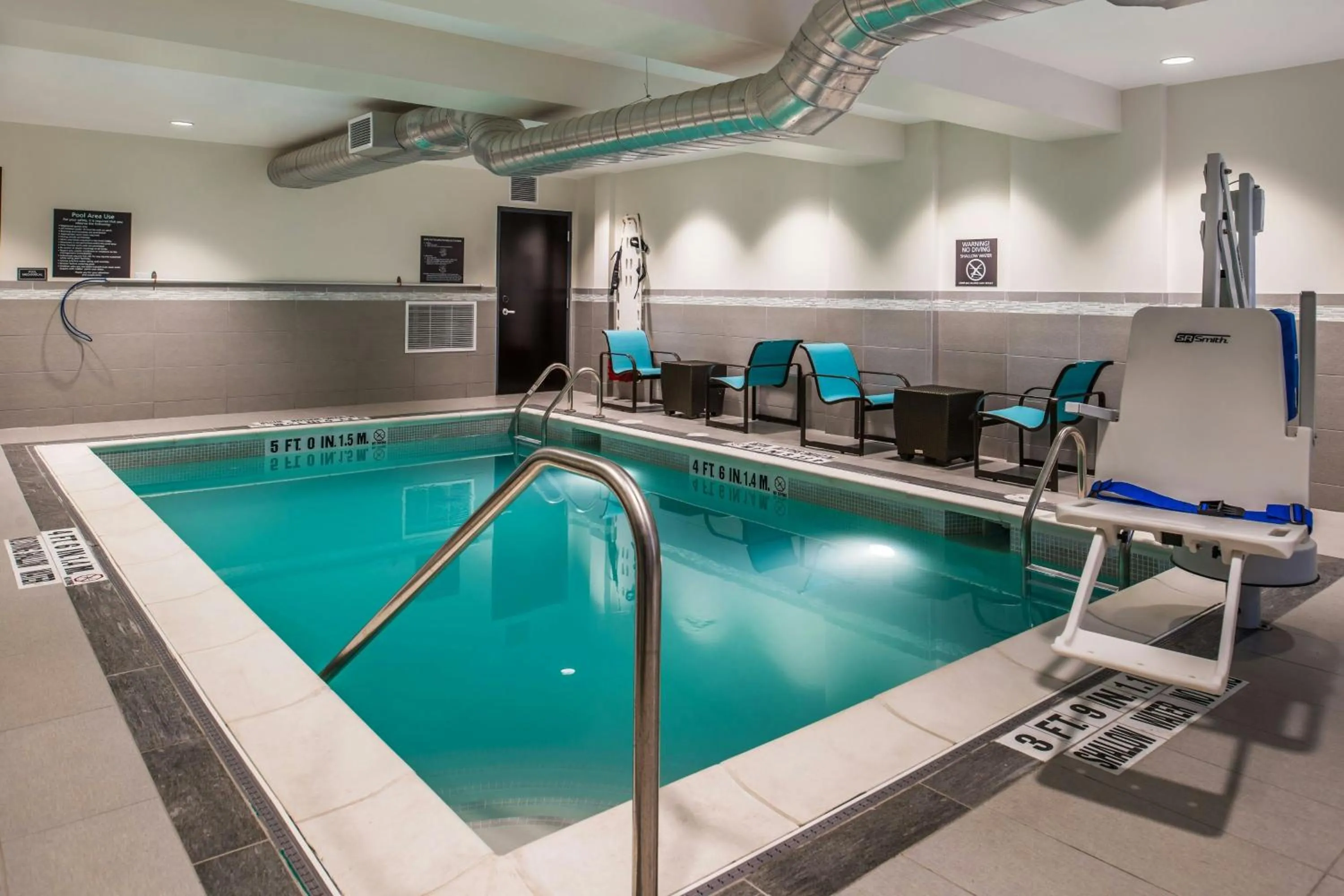 Swimming pool in Residence Inn by Marriott Pittsburgh Oakland/University Place
