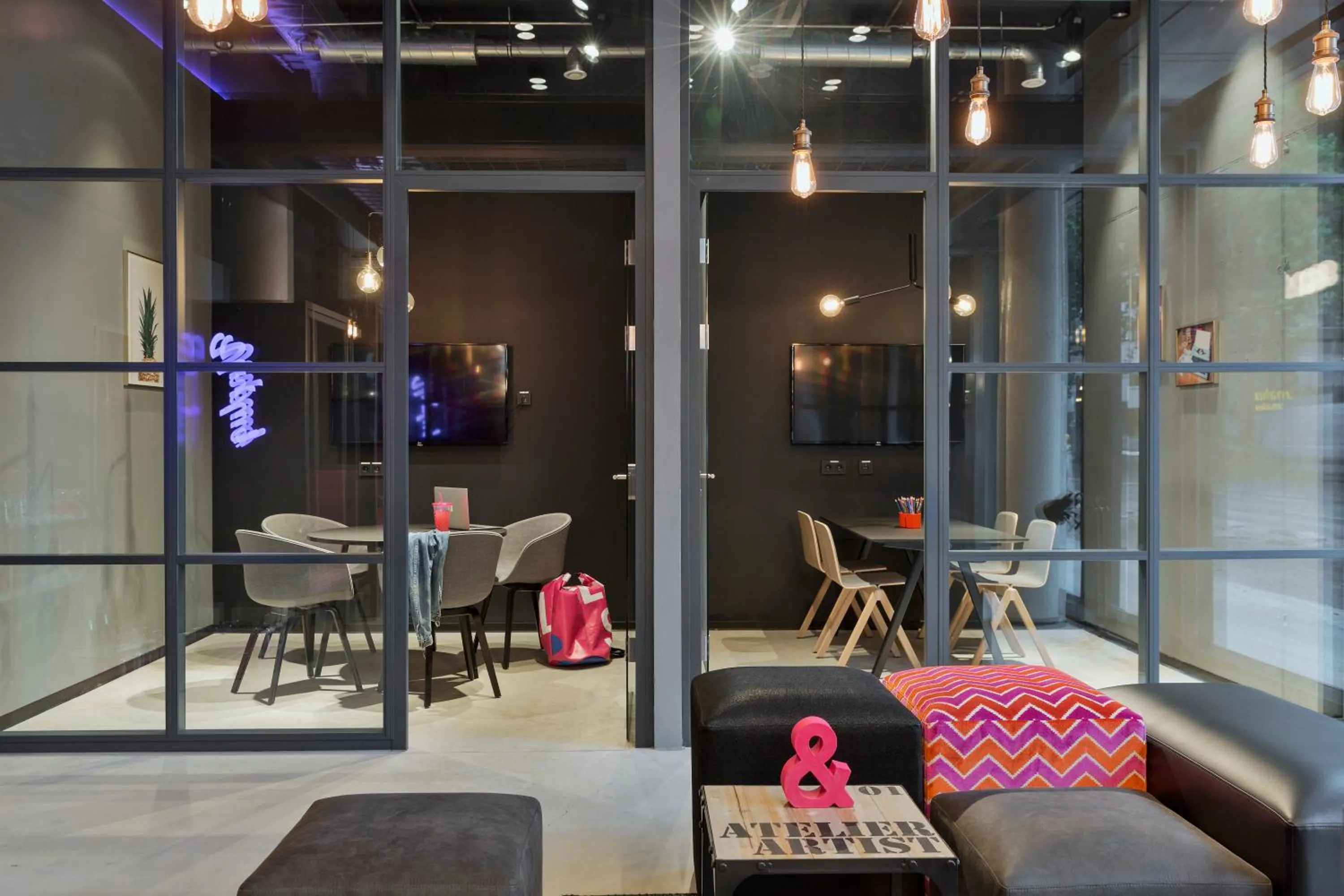 Lobby or reception in MOXY Frankfurt East