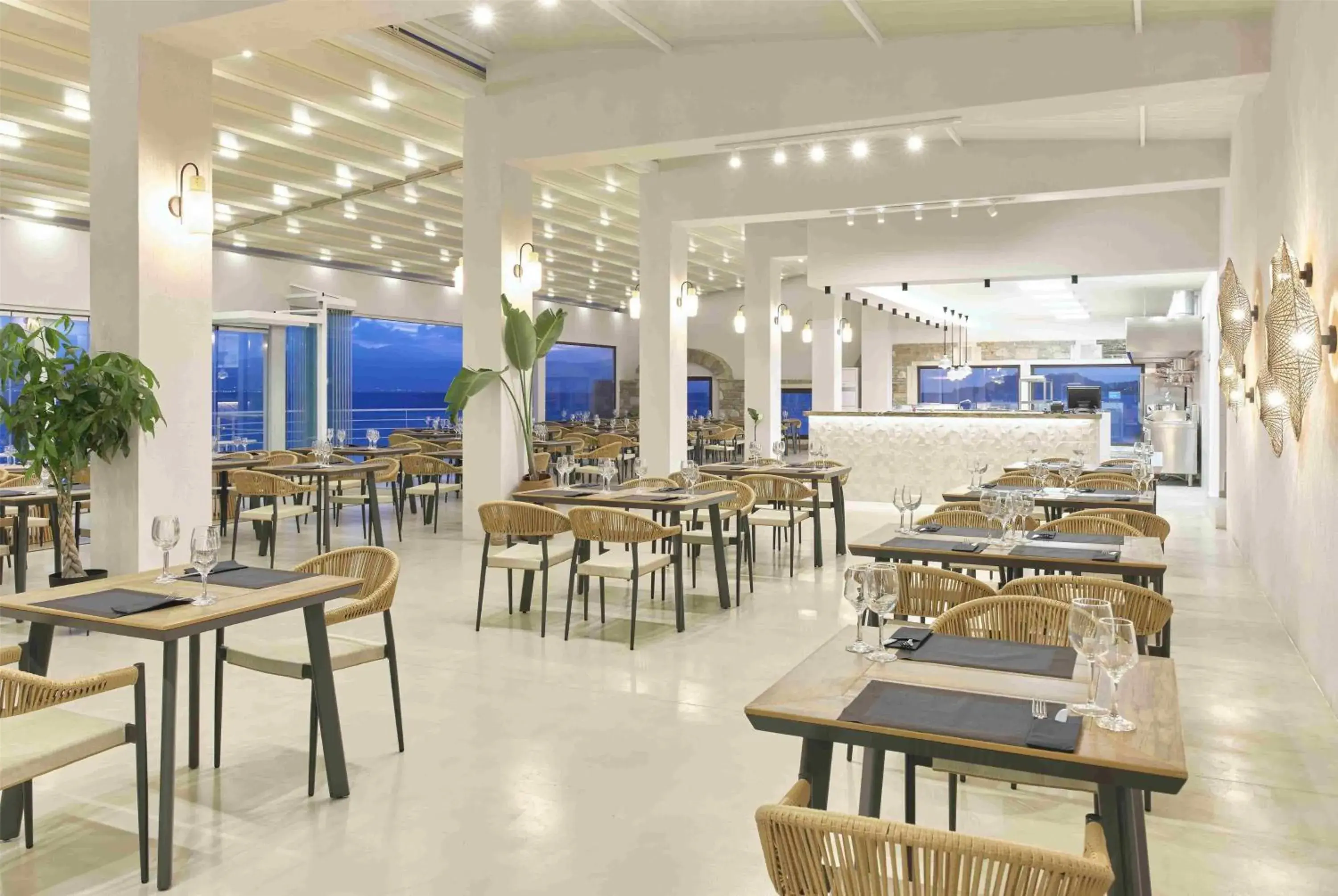 Restaurant/places to eat in Ramada Loutraki Poseidon Resort Restaurant/places to eat in Ramada Loutraki Poseidon Resort