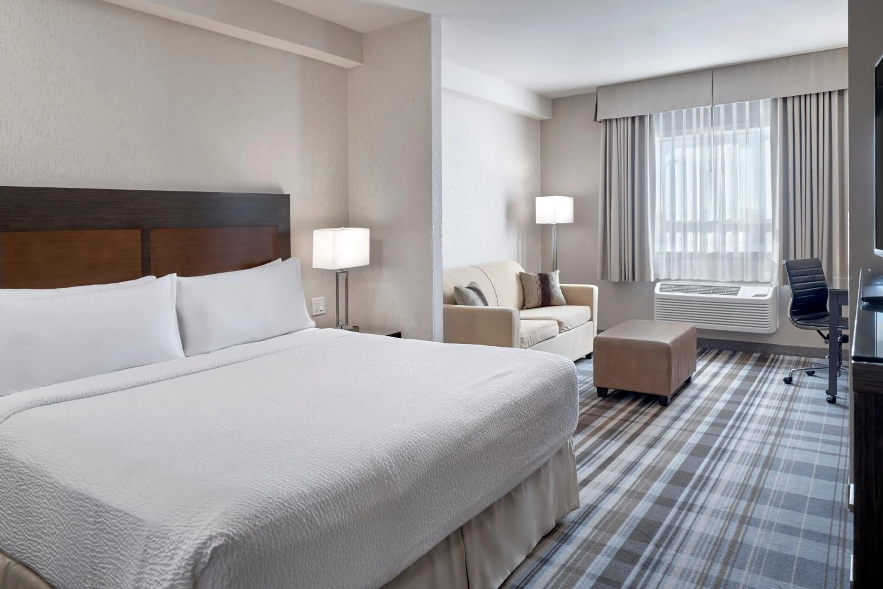 Photo of the whole room, Bed in Fairfield Inn & Suites by Marriott Airdrie