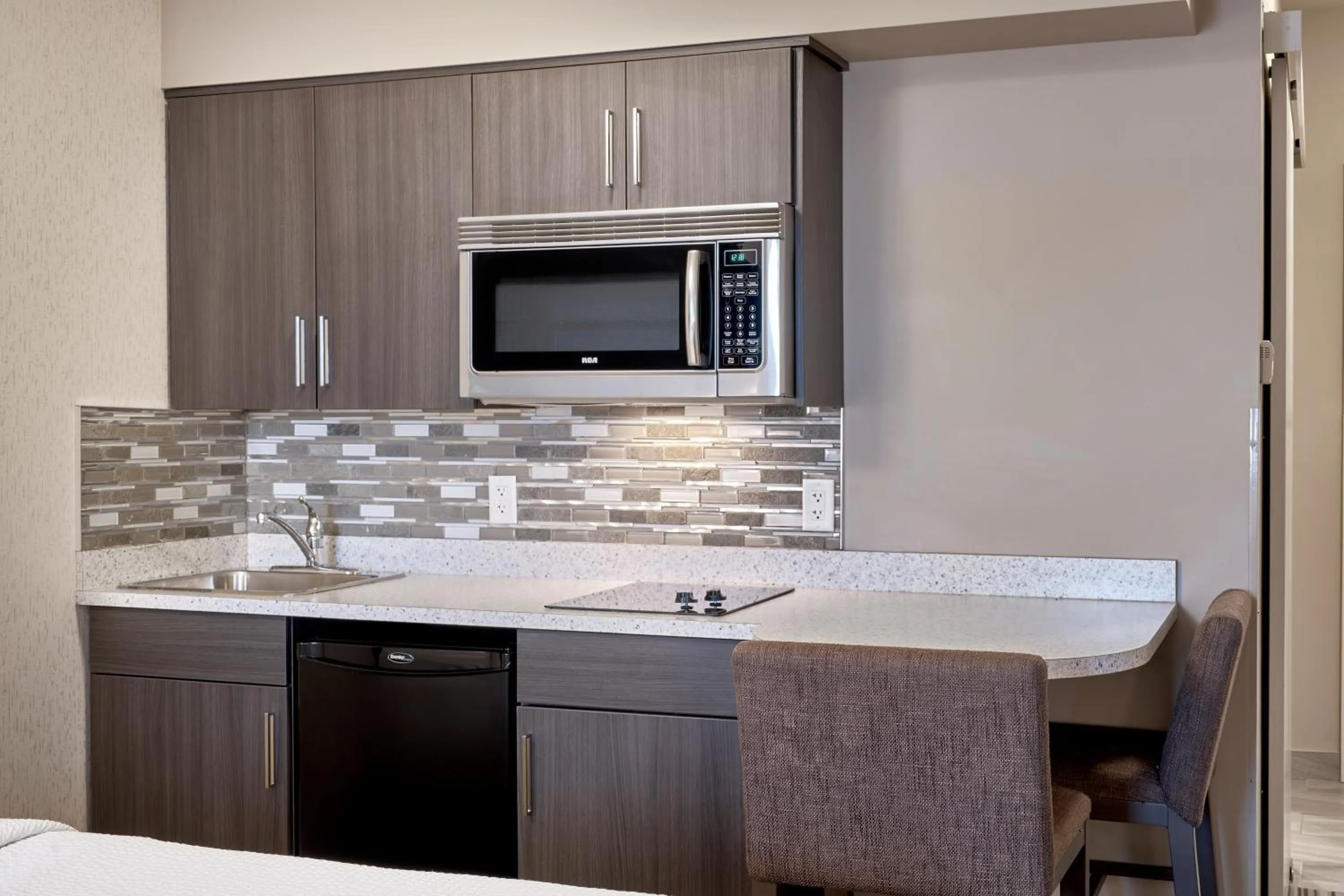 Kitchen or kitchenette in Fairfield Inn & Suites by Marriott Airdrie