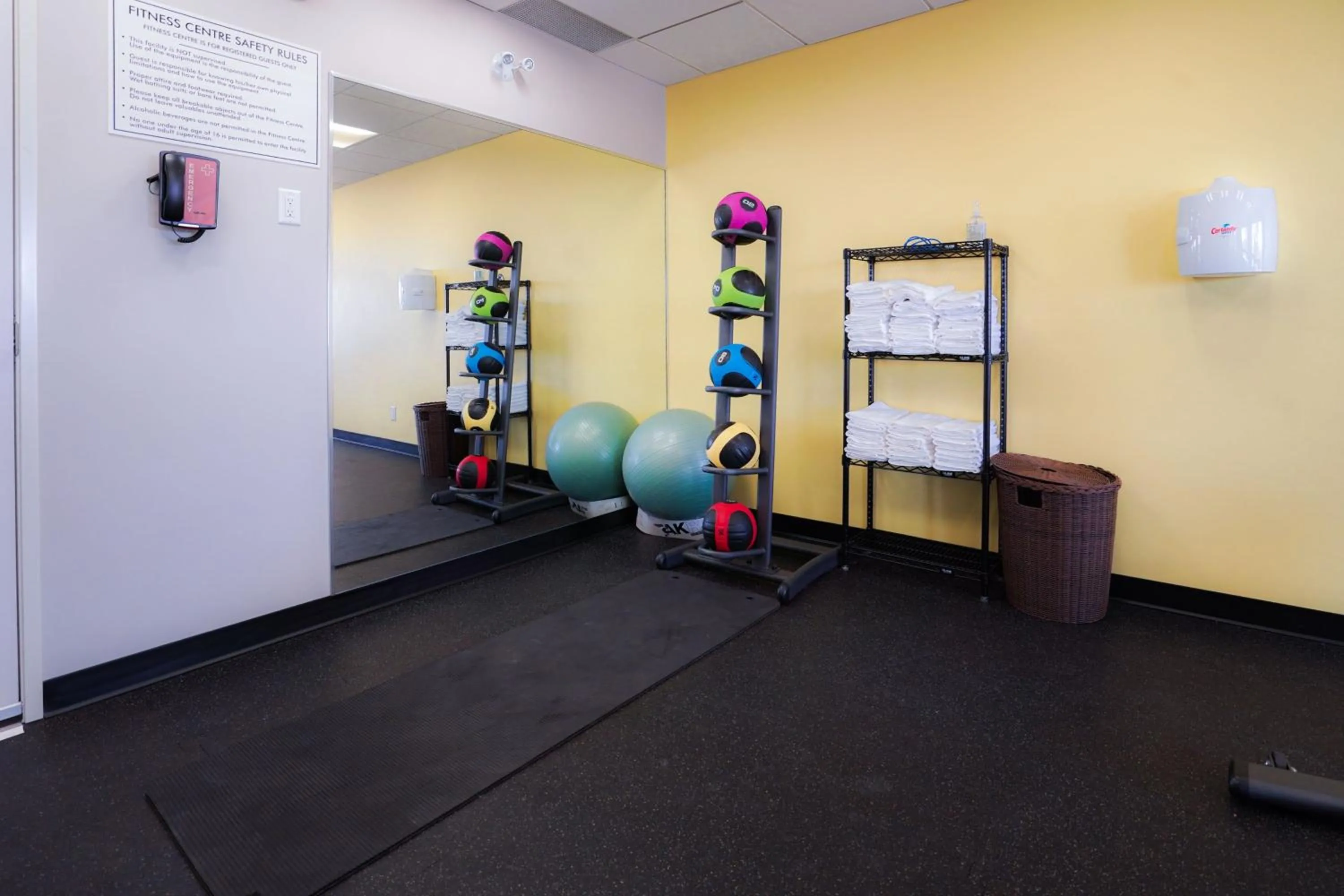 Fitness centre/facilities in Fairfield Inn & Suites by Marriott Airdrie