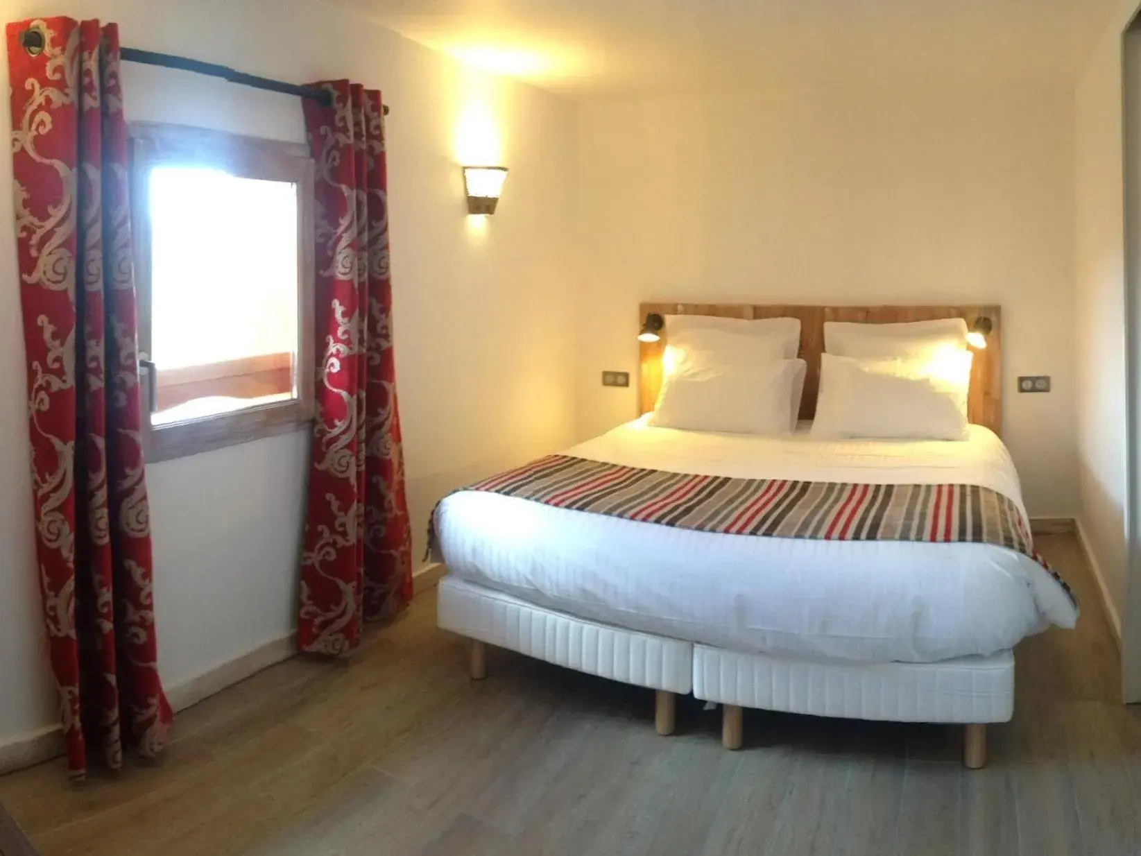 Bedroom, Bed in Auberge Quintessence Bedroom, Bed in Auberge Quintessence