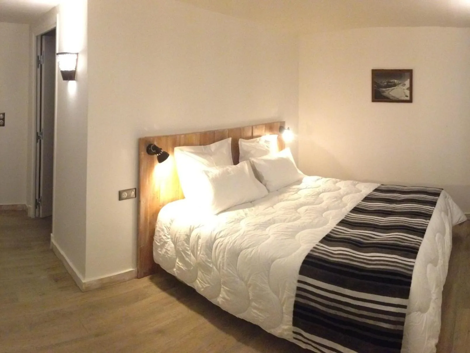 Bedroom, Bed in Auberge Quintessence