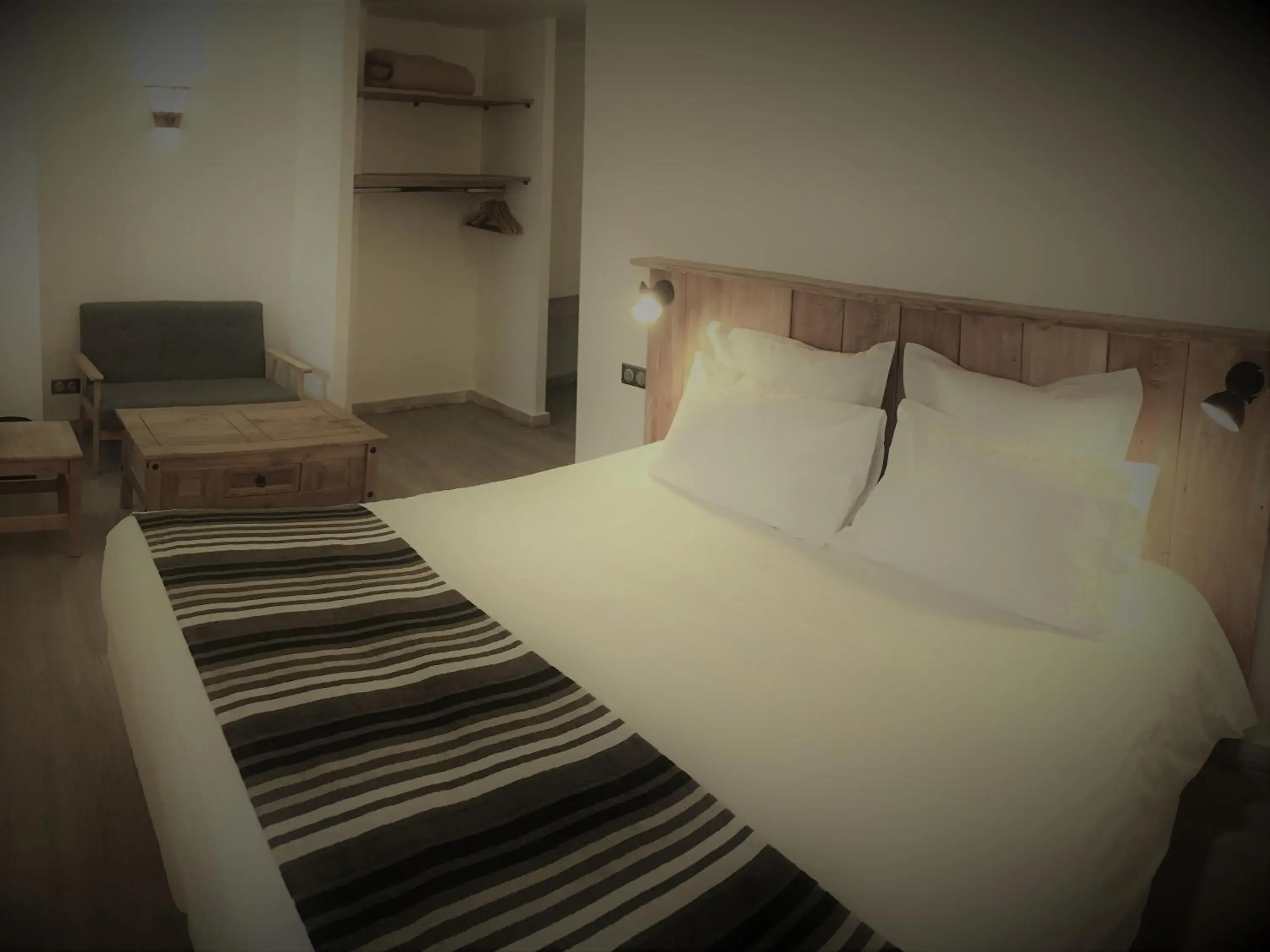 Bedroom, Bed in Auberge Quintessence Bedroom, Bed in Auberge Quintessence