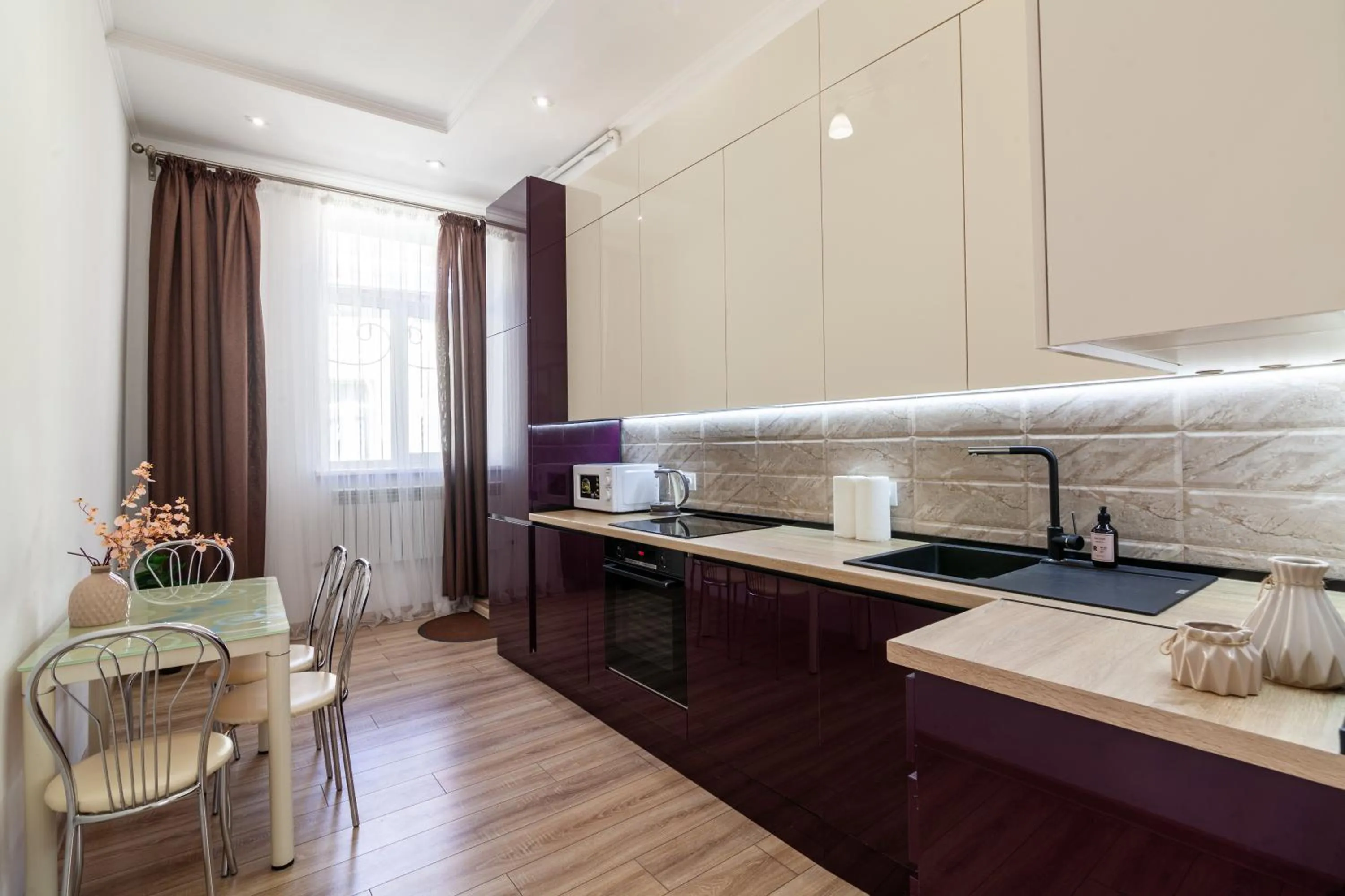 Kitchen or kitchenette in Avangard Liberty Avenue Apart