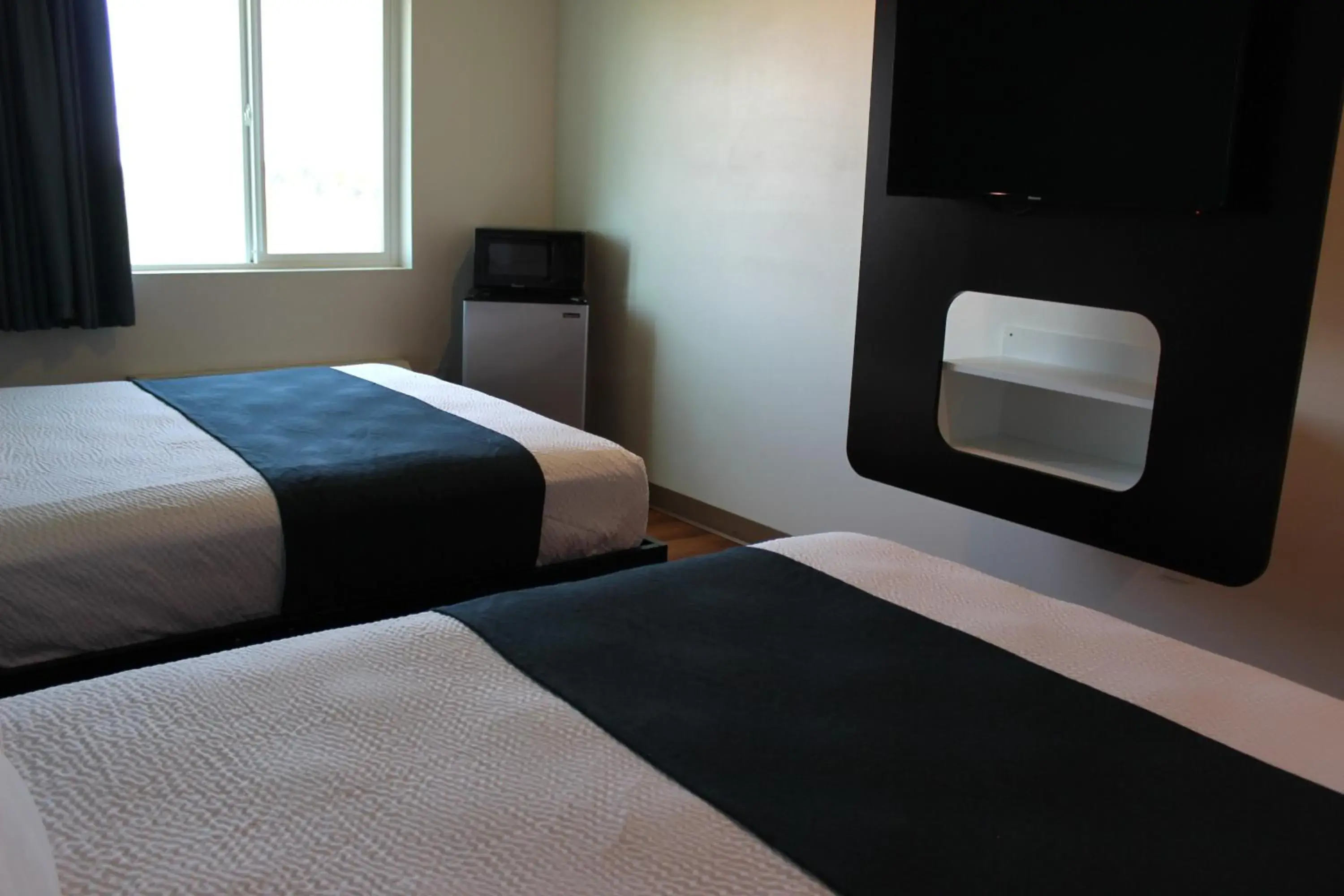 Queen Room with Two Queen Beds - Non-Smoking in Motel 6 Rexburg, ID Queen Room with Two Queen Beds - Non-Smoking in Motel 6 Rexburg, ID