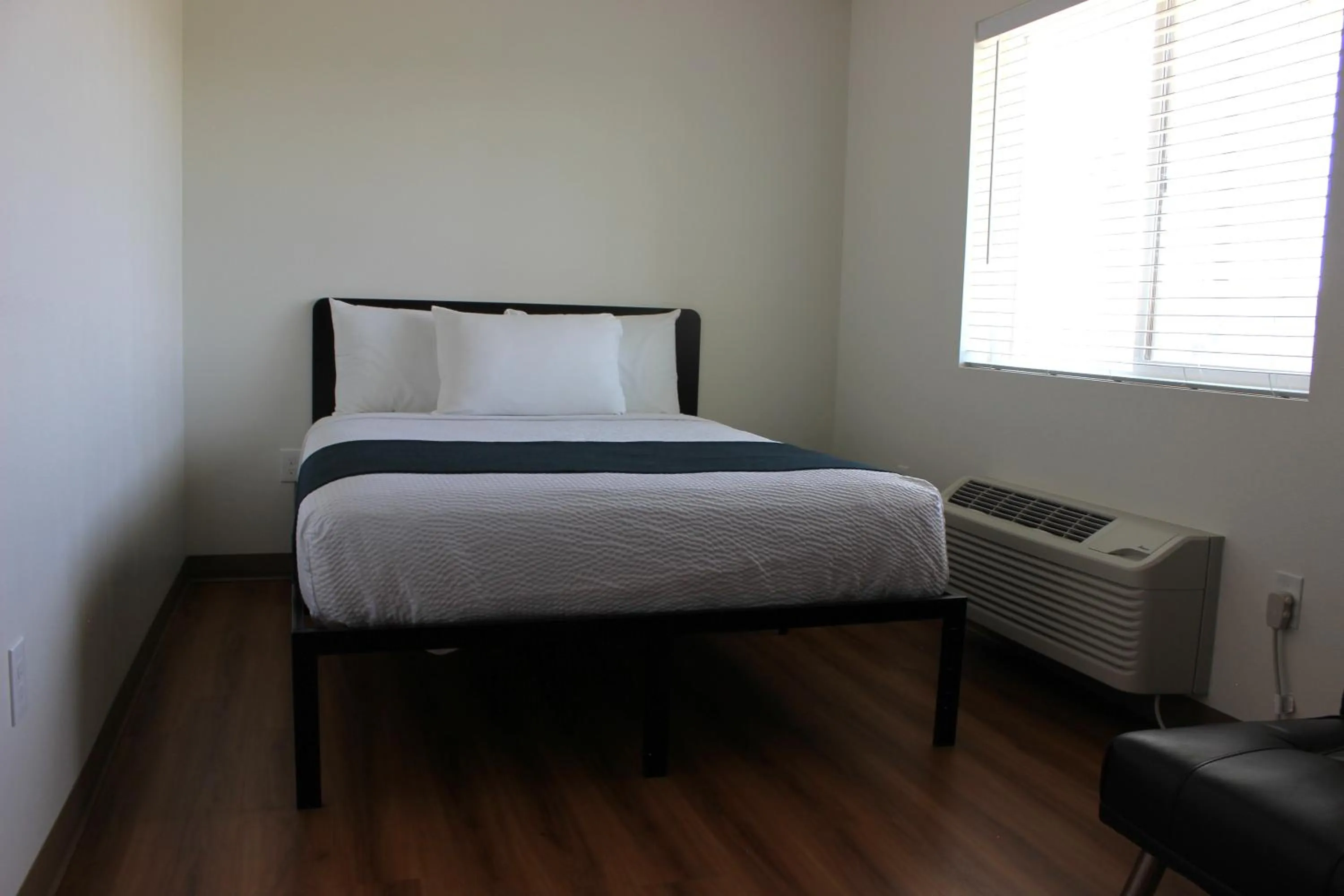 Photo of the whole room, Bed in Motel 6 Rexburg, ID