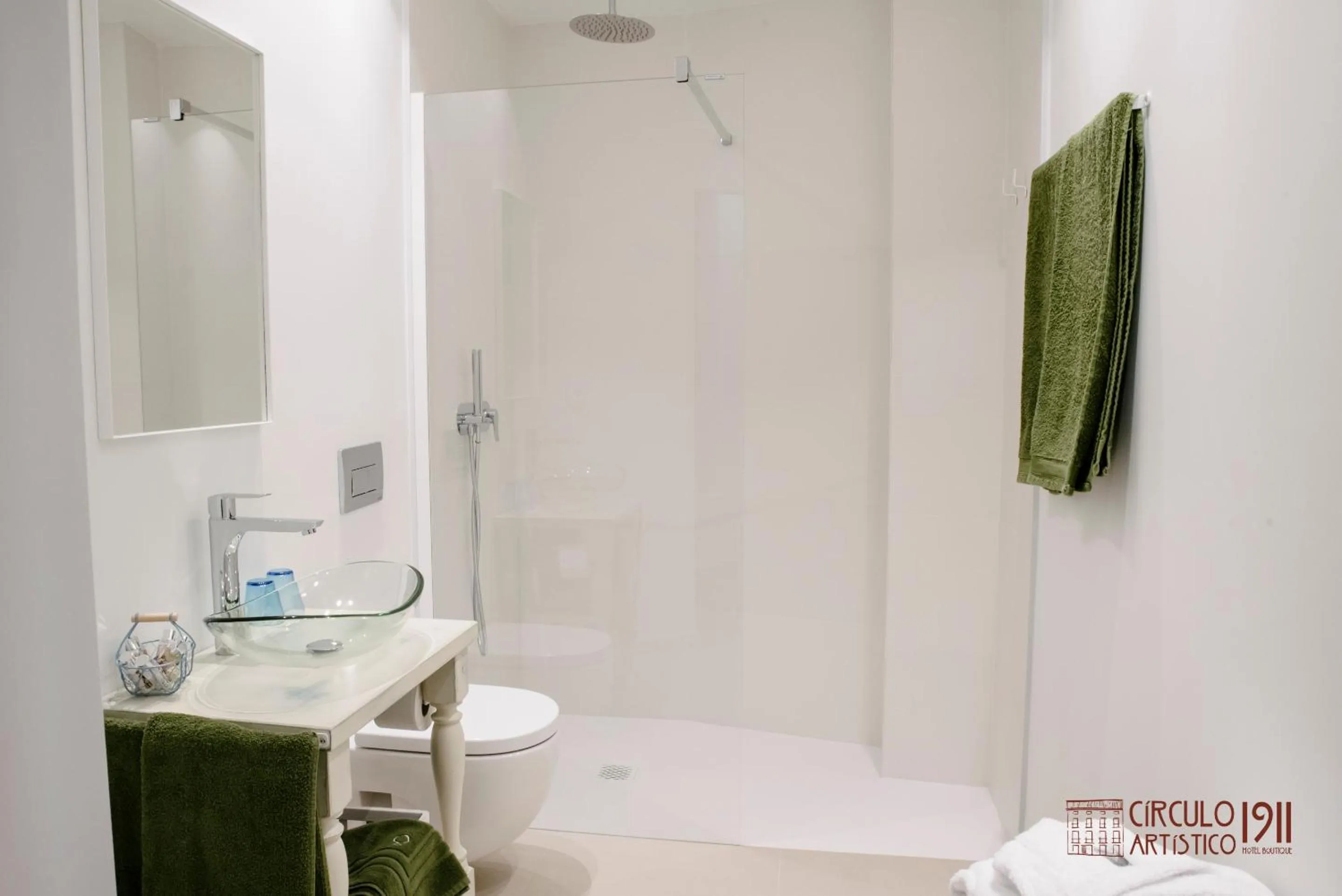 Shower in Círculo Artístico 1911 Hotel Boutique