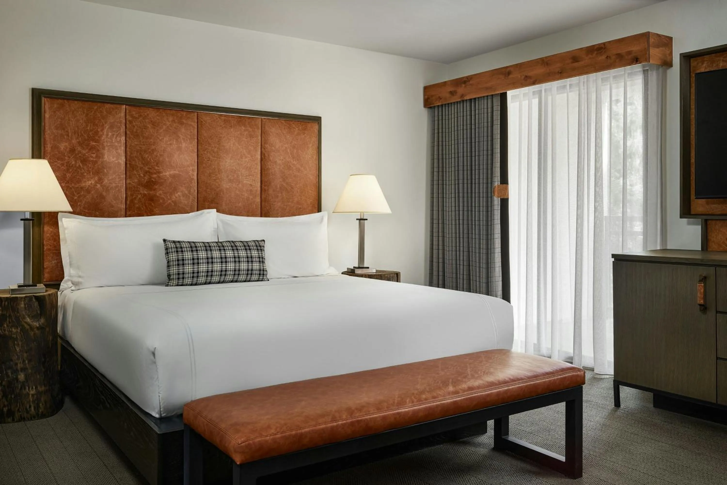 Bedroom, Bed in The Hythe, a Luxury Collection Resort, Vail