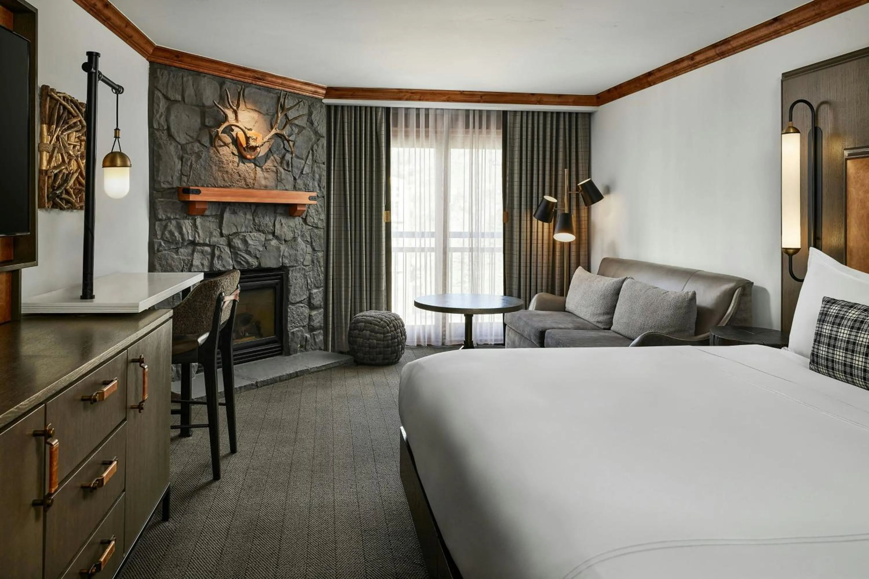 Photo of the whole room, Bed in The Hythe, a Luxury Collection Resort, Vail
