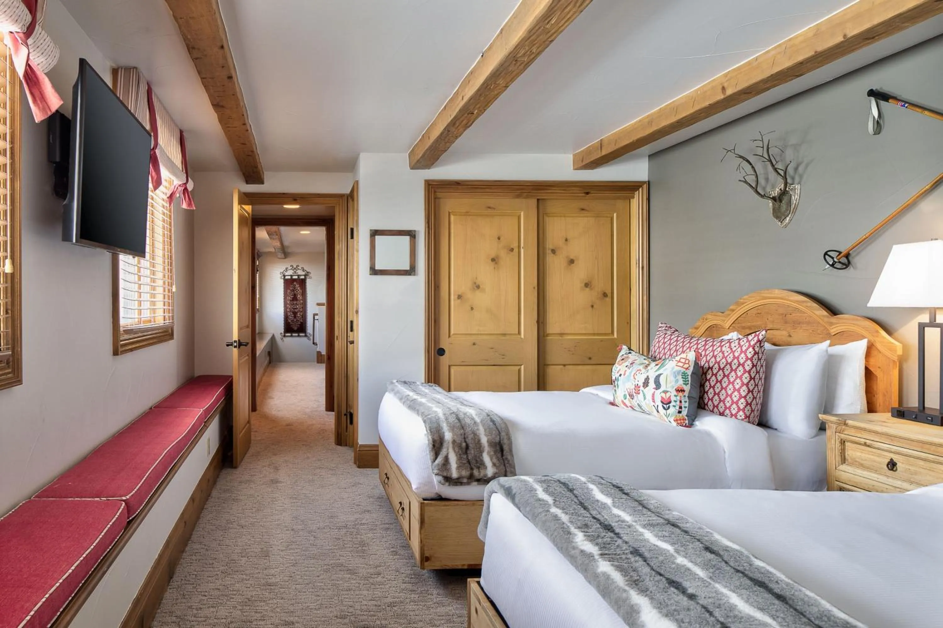 Bedroom, Bed in The Hythe, a Luxury Collection Resort, Vail
