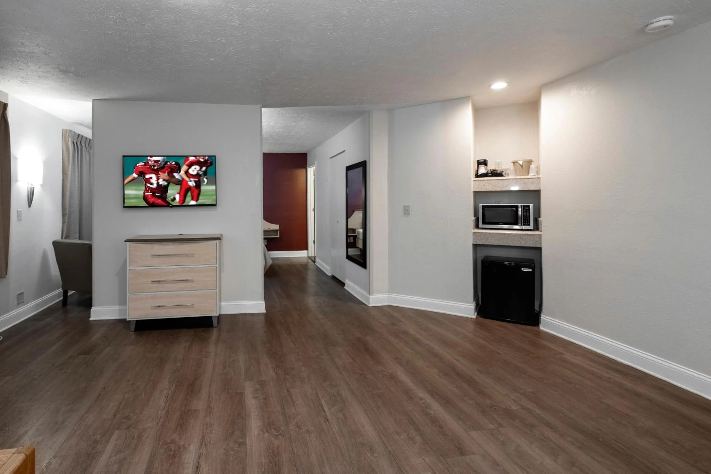 Photo of the whole room in Red Roof Inn Indianapolis - Greenwood