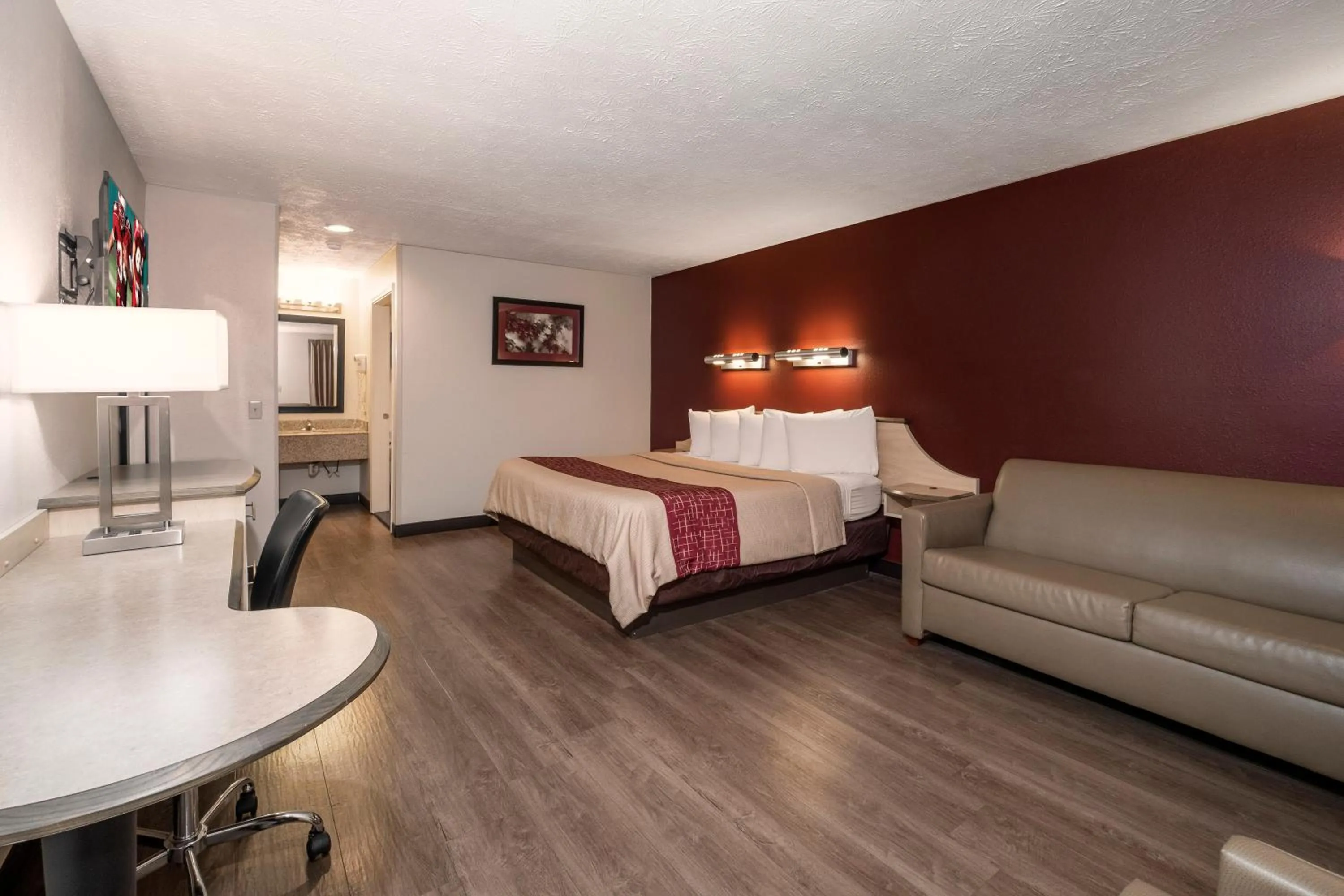 Bedroom, Bed in Red Roof Inn Indianapolis - Greenwood