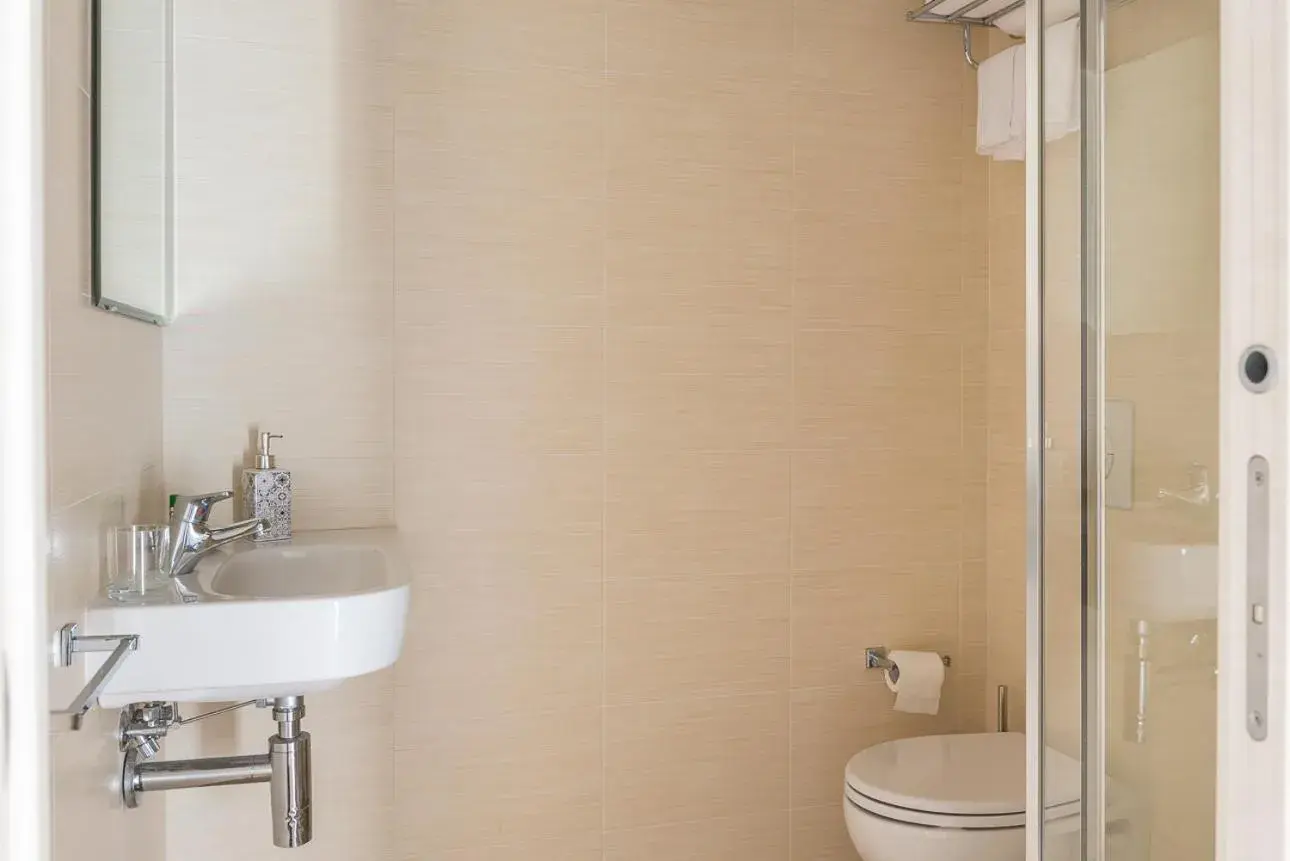 Double Room with Private Bathroom - single occupancy in Torre della Loggia - Dimora Storica - Ortona Double Room with Private Bathroom - single occupancy in Torre della Loggia - Dimora Storica - Ortona