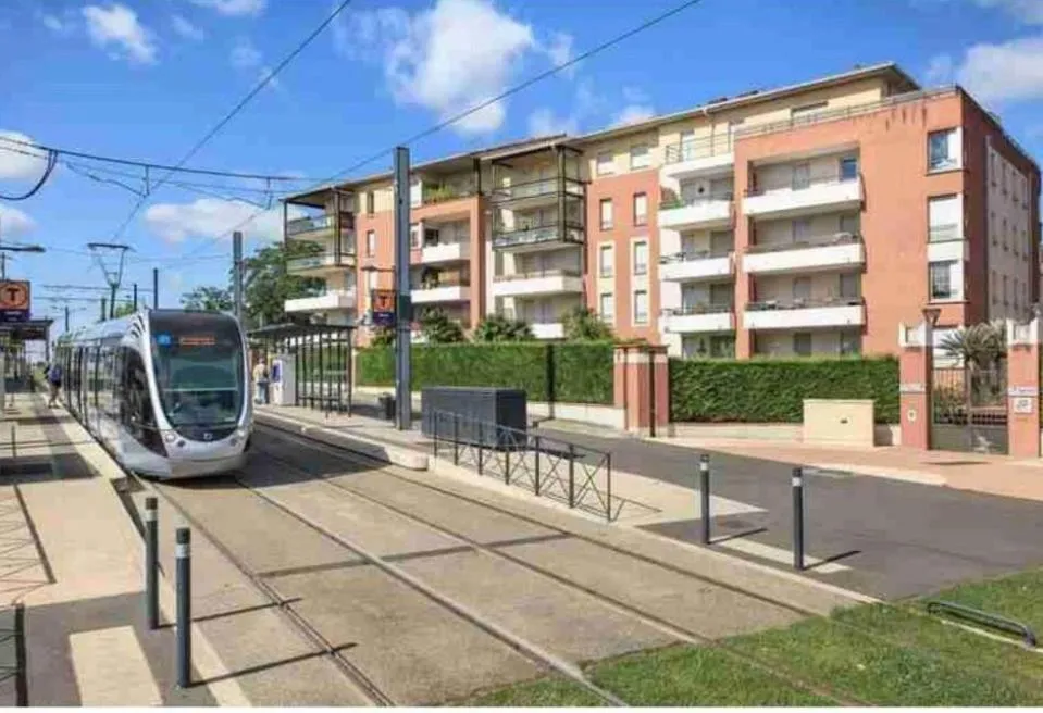 L Oasis studio proche hôpital et aéroport Piscine Parking &Netflix