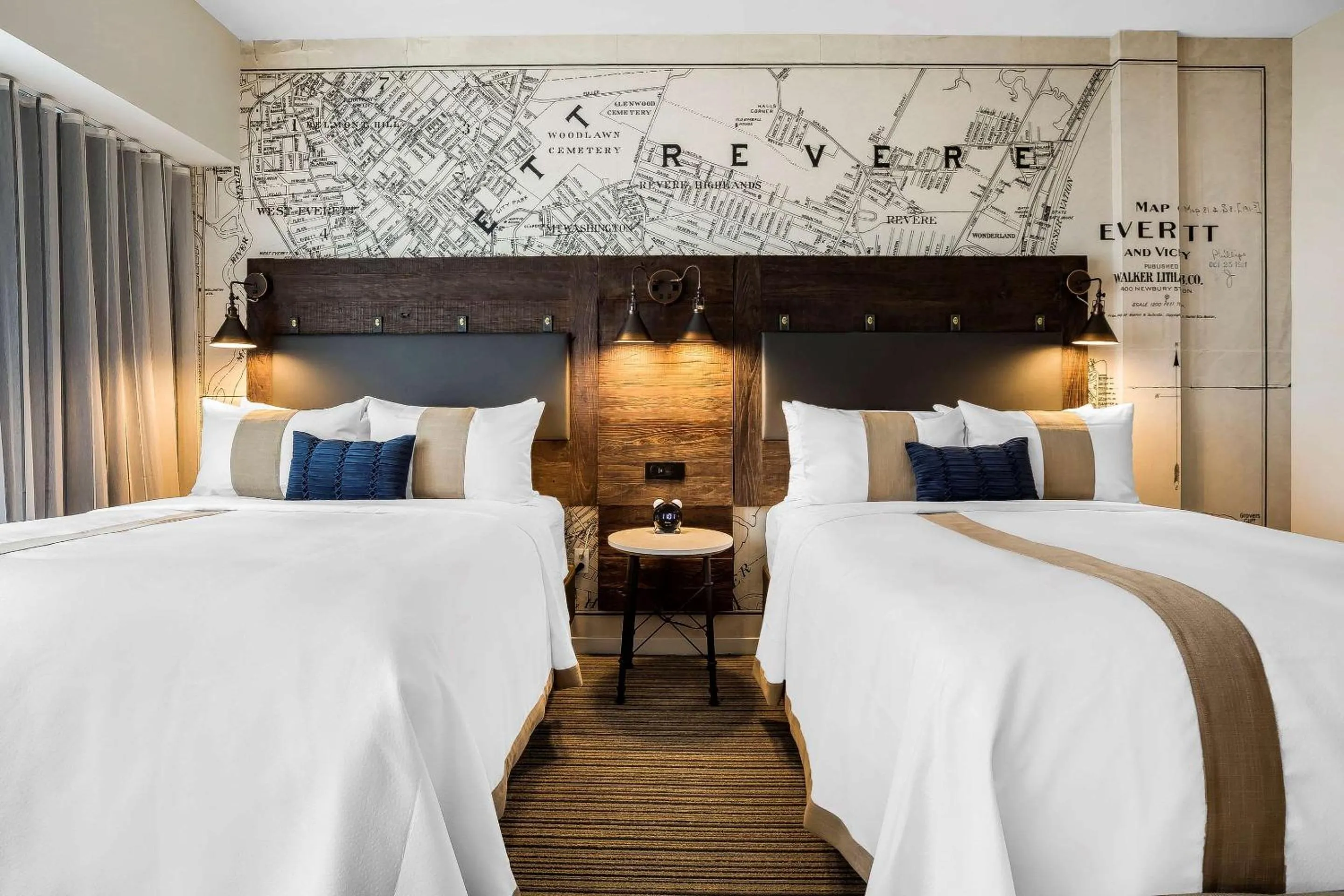 Bed in enVision Hotel Boston-Everett