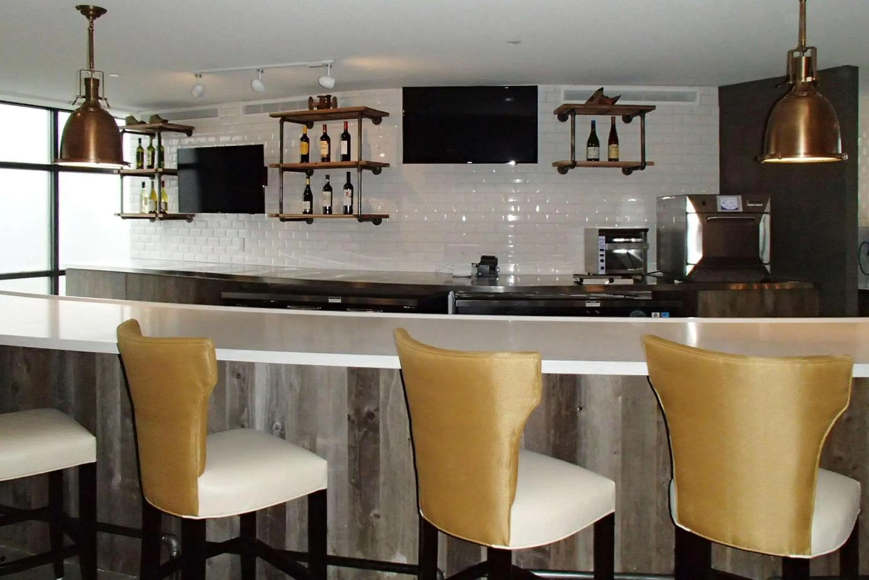 Restaurant/places to eat in enVision Hotel Boston-Everett