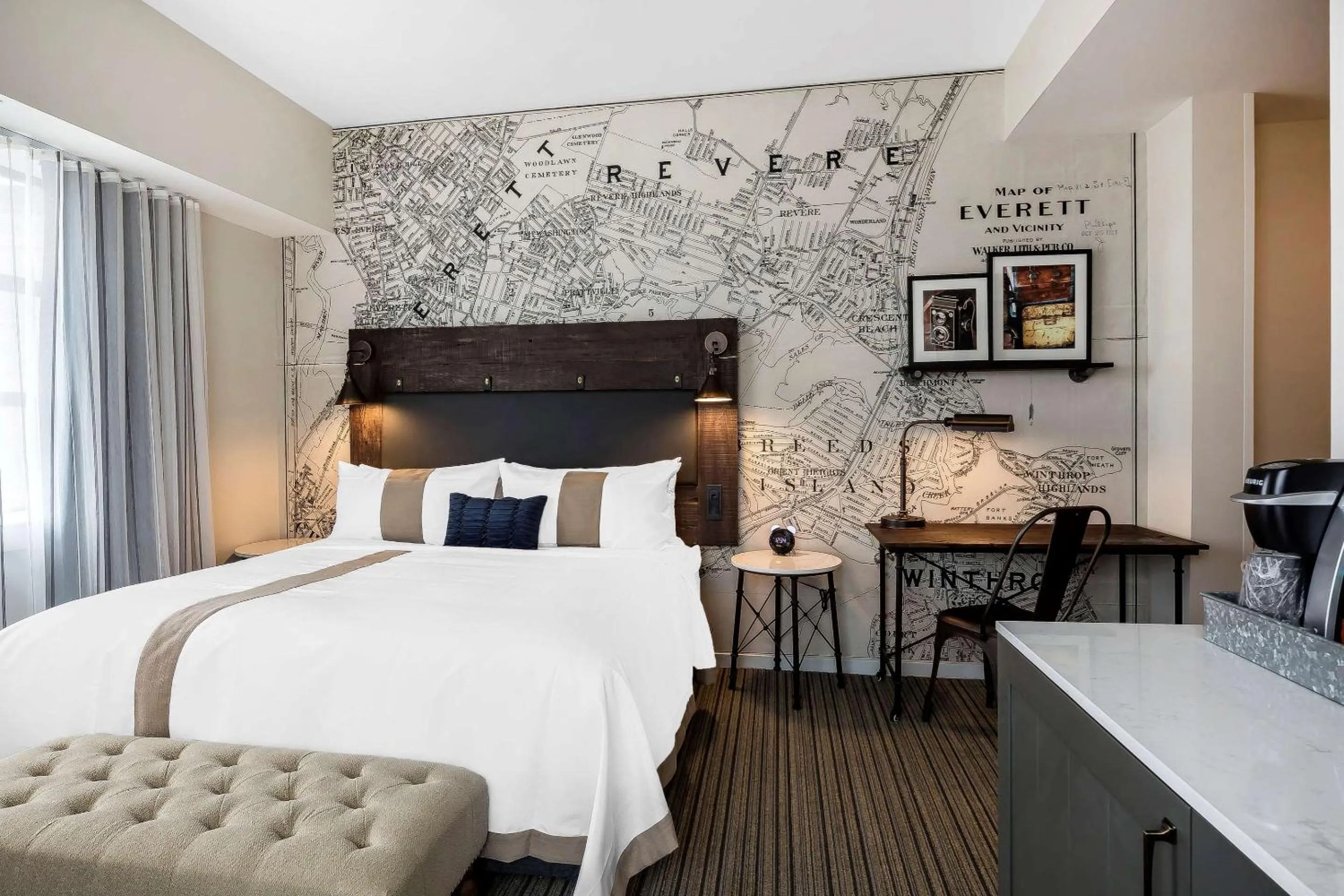 Bed in enVision Hotel Boston-Everett