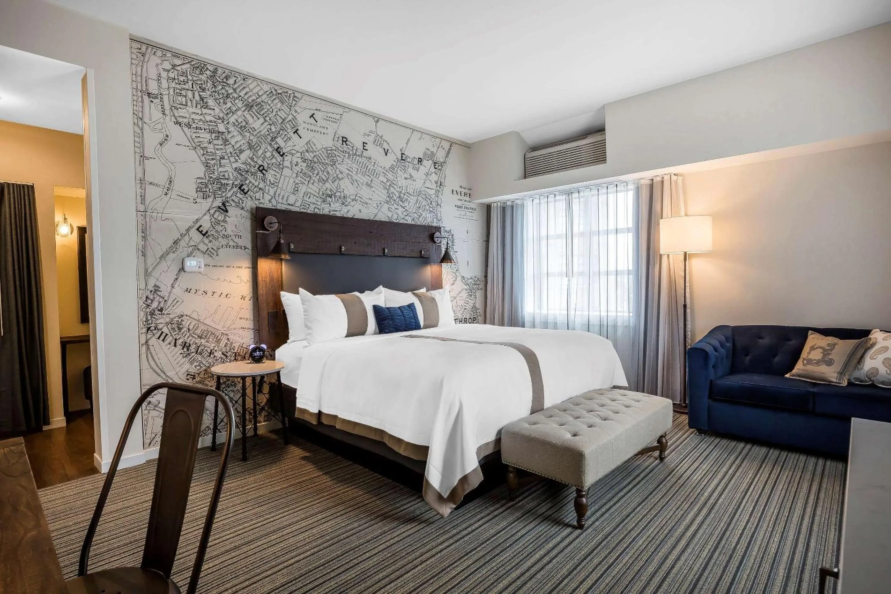 Bed in enVision Hotel Boston-Everett