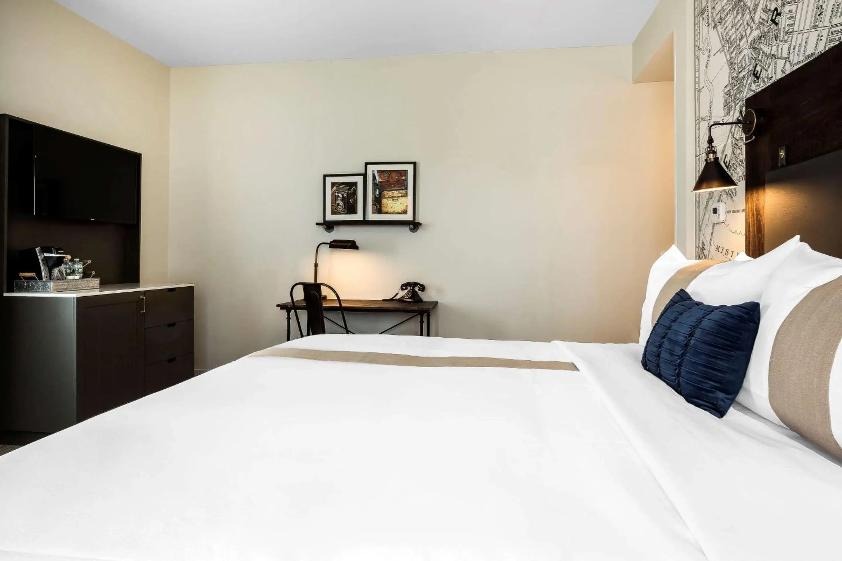 Bed in enVision Hotel Boston-Everett Bed in enVision Hotel Boston-Everett